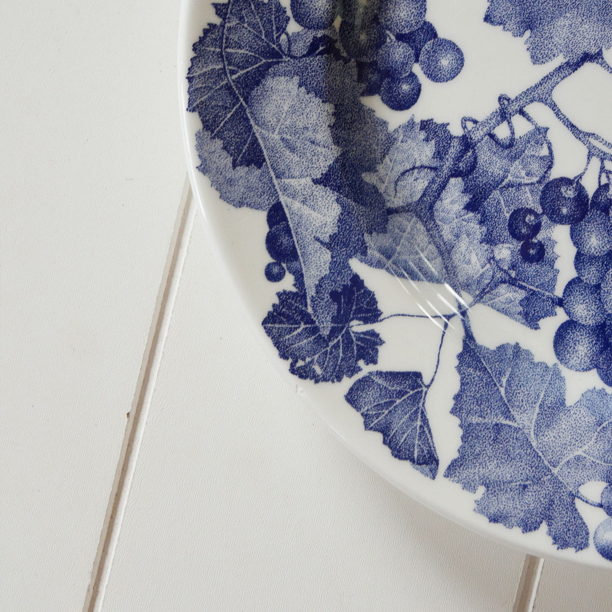 Pair of Vintage Windsor & Browne Blue Grape Vine Plates – Made in Italy, Vintage Italian Plates, Vintage Blue and White Italian Plates, Vintage Made in Italy Plates, Vintage Blue and White Fruit Plates