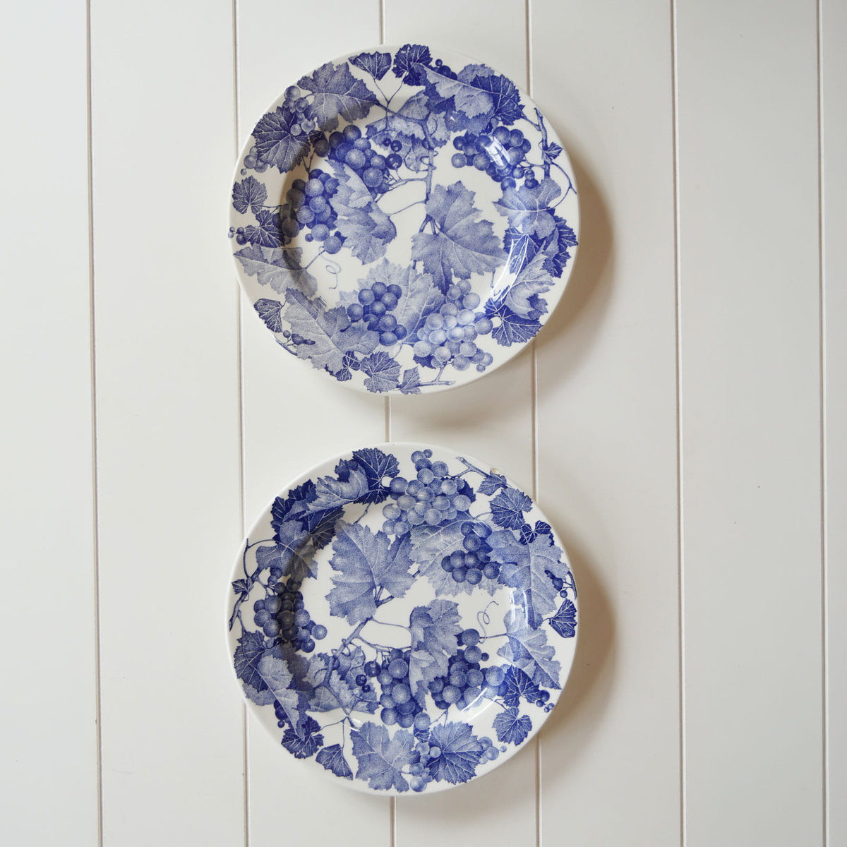 Pair of Vintage Windsor & Browne Blue Grape Vine Plates – Made in Italy, Vintage Italian Plates, Vintage Blue and White Italian Plates, Vintage Made in Italy Plates, Vintage Blue and White Fruit Plates