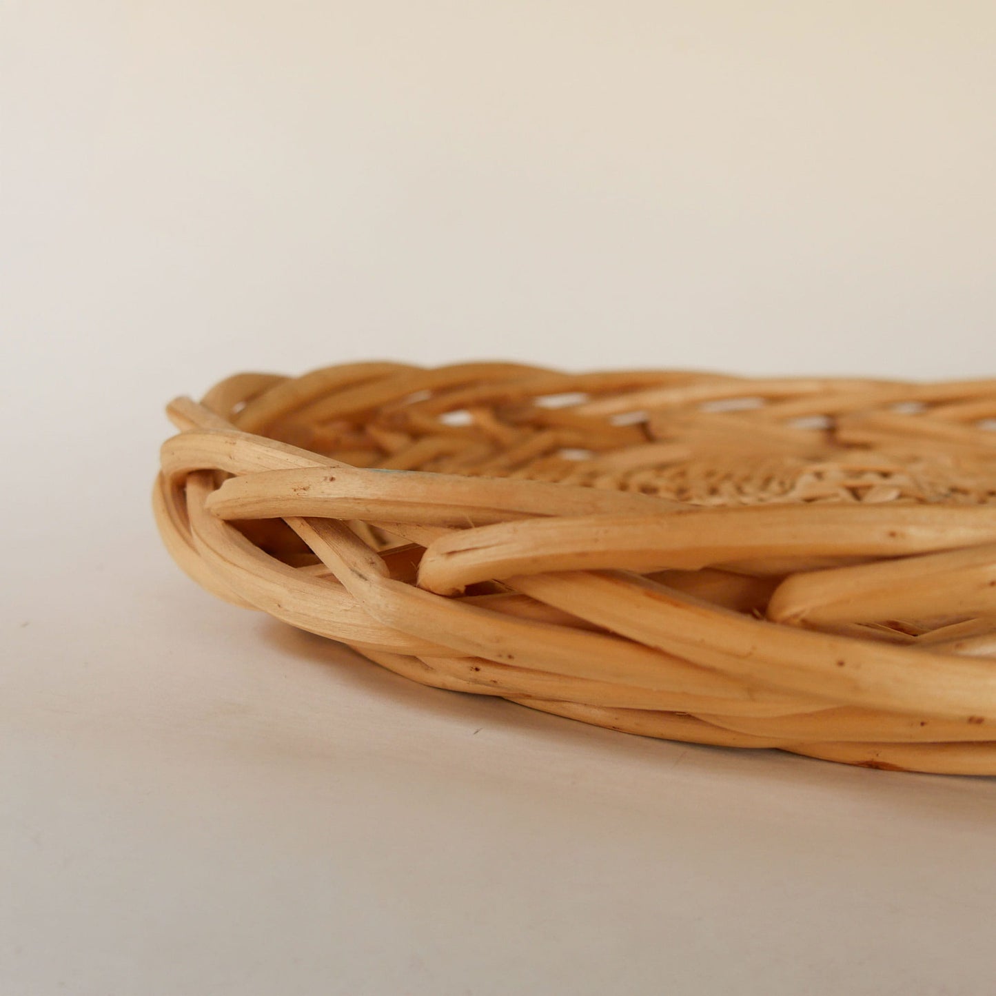 Chunky Round Wicker Tray, boho Basket Wall, Vintage Wicker Basket Wall, Vintage WIcker Wall, Vintage Basket Tray, Vintage Chunky Round Basket Tray
