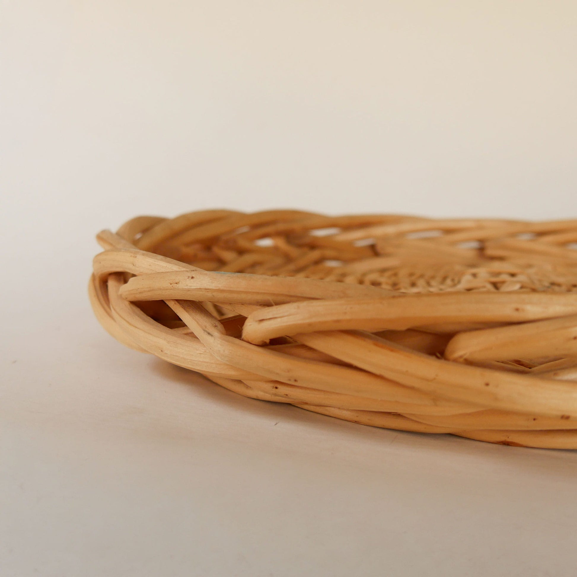 Chunky Round Wicker Tray, boho Basket Wall, Vintage Wicker Basket Wall, Vintage WIcker Wall, Vintage Basket Tray, Vintage Chunky Round Basket Tray