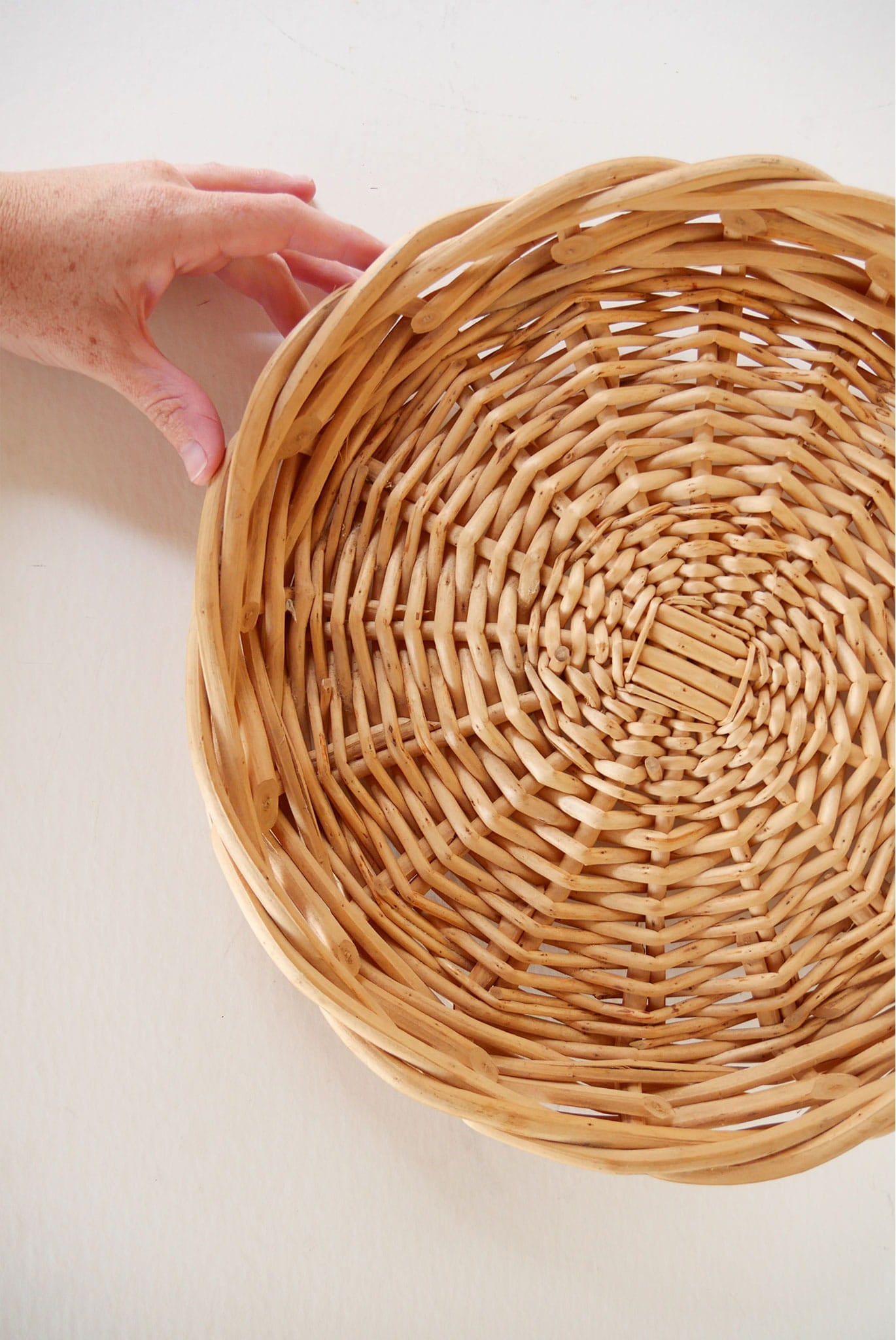 Chunky Round Wicker Tray, boho Basket Wall, Vintage Wicker Basket Wall, Vintage WIcker Wall, Vintage Basket Tray, Vintage Chunky Round Basket Tray