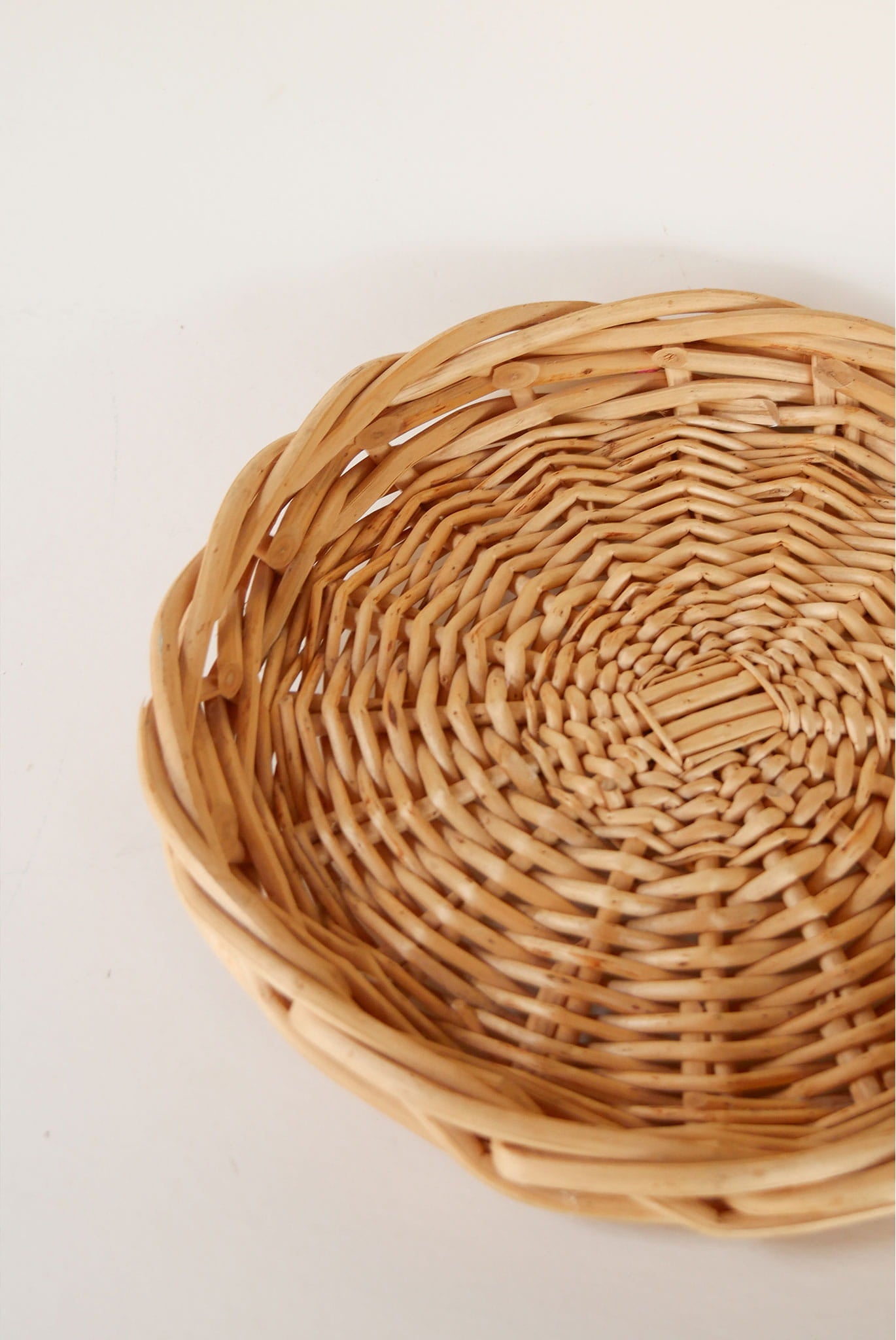 Chunky Round Wicker Tray, boho Basket Wall, Vintage Wicker Basket Wall, Vintage WIcker Wall, Vintage Basket Tray, Vintage Chunky Round Basket Tray