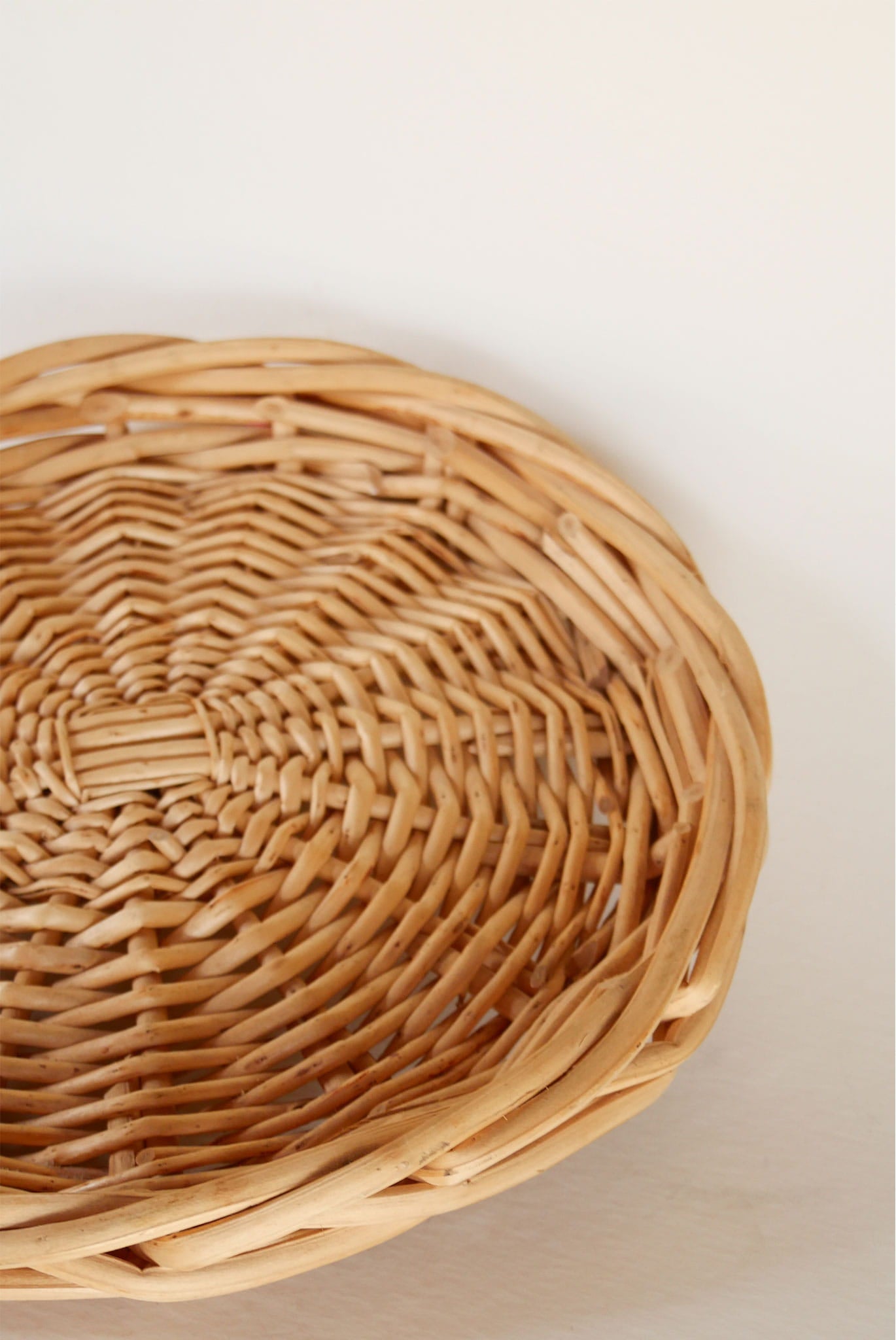 Chunky Round Wicker Tray, boho Basket Wall, Vintage Wicker Basket Wall, Vintage WIcker Wall, Vintage Basket Tray, Vintage Chunky Round Basket Tray
