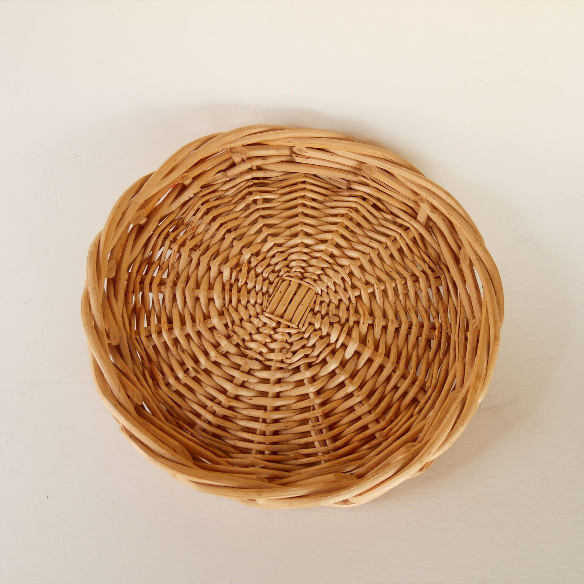 Chunky Round Wicker Tray, boho Basket Wall, Vintage Wicker Basket Wall, Vintage WIcker Wall, Vintage Basket Tray, Vintage Chunky Round Basket Tray