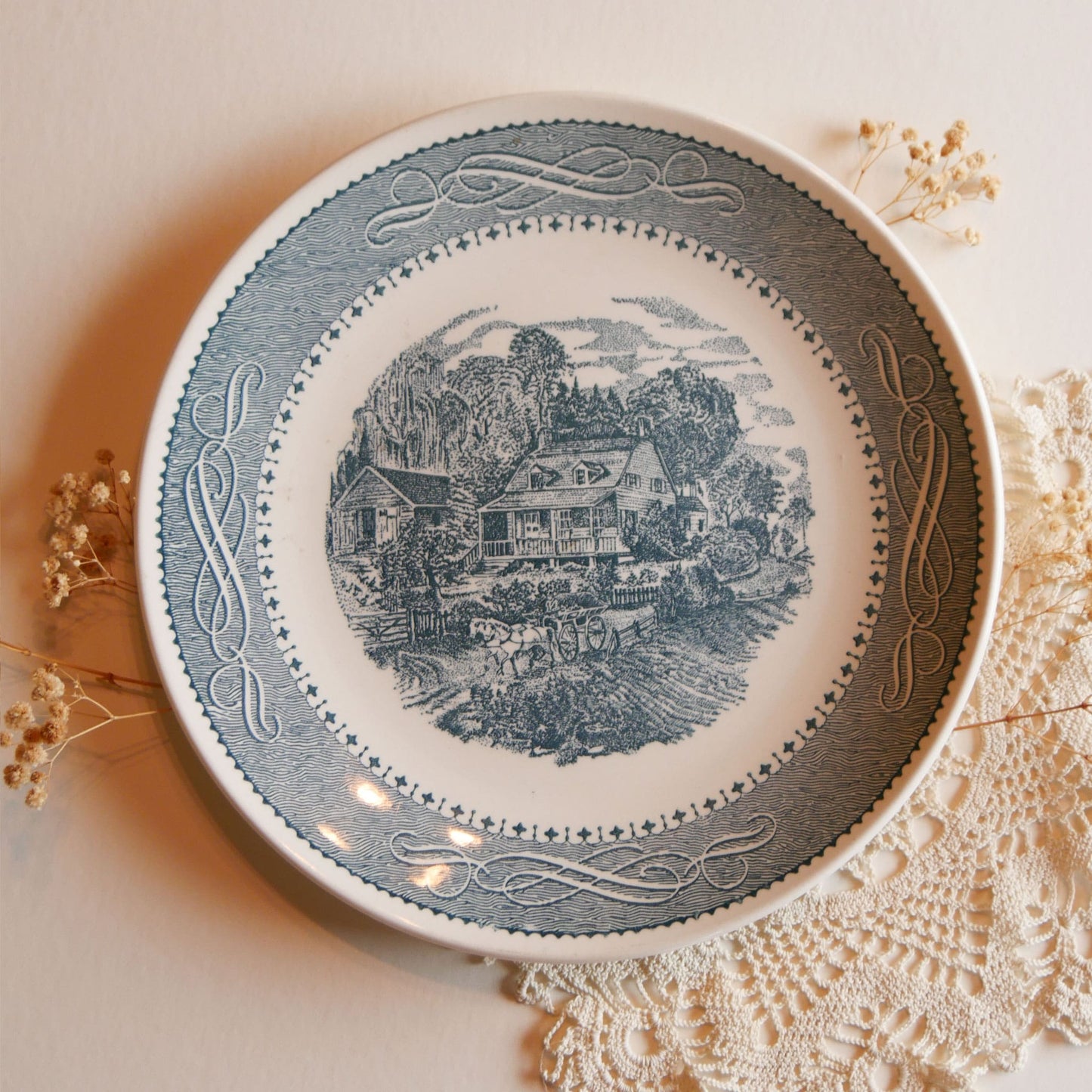 Vintage Currier & Ives Anchor Hocking 10in Dinner Plate
