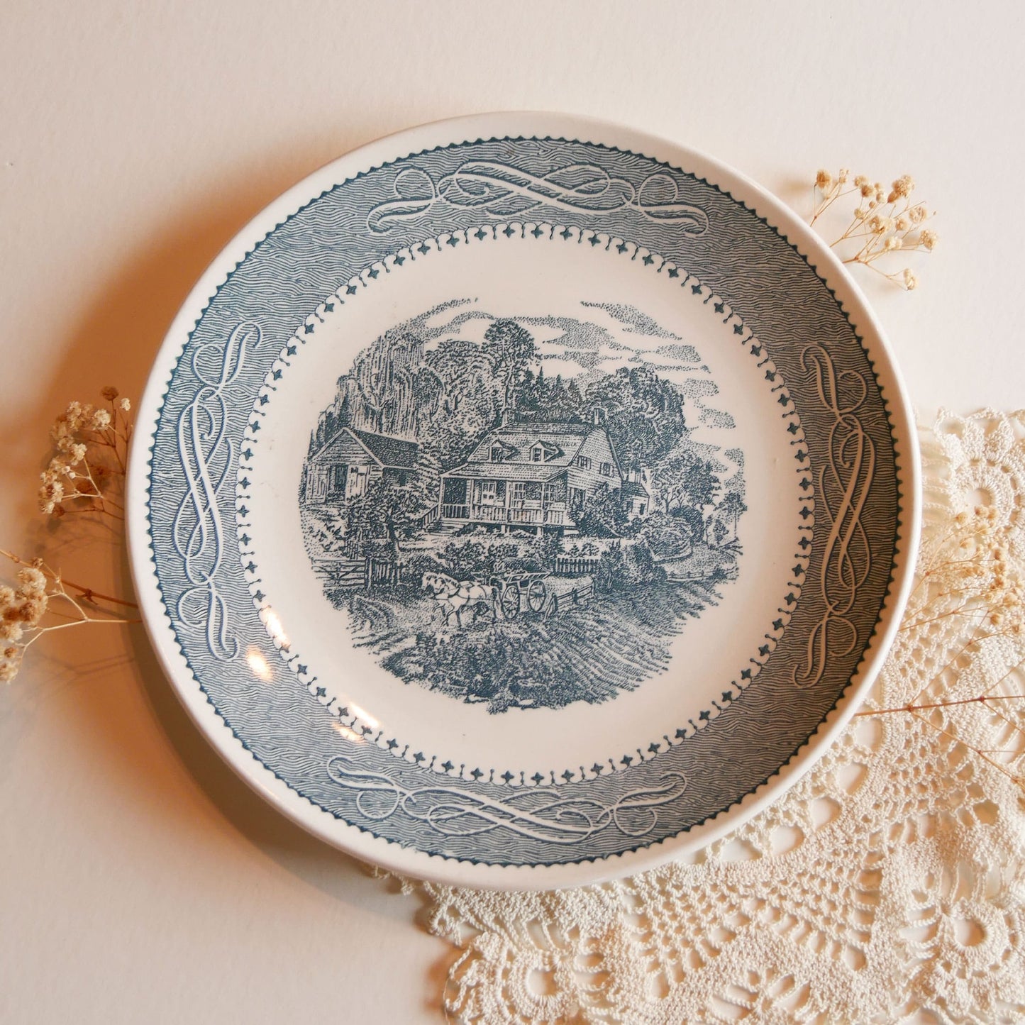Vintage Currier & Ives Anchor Hocking 10in Dinner Plate