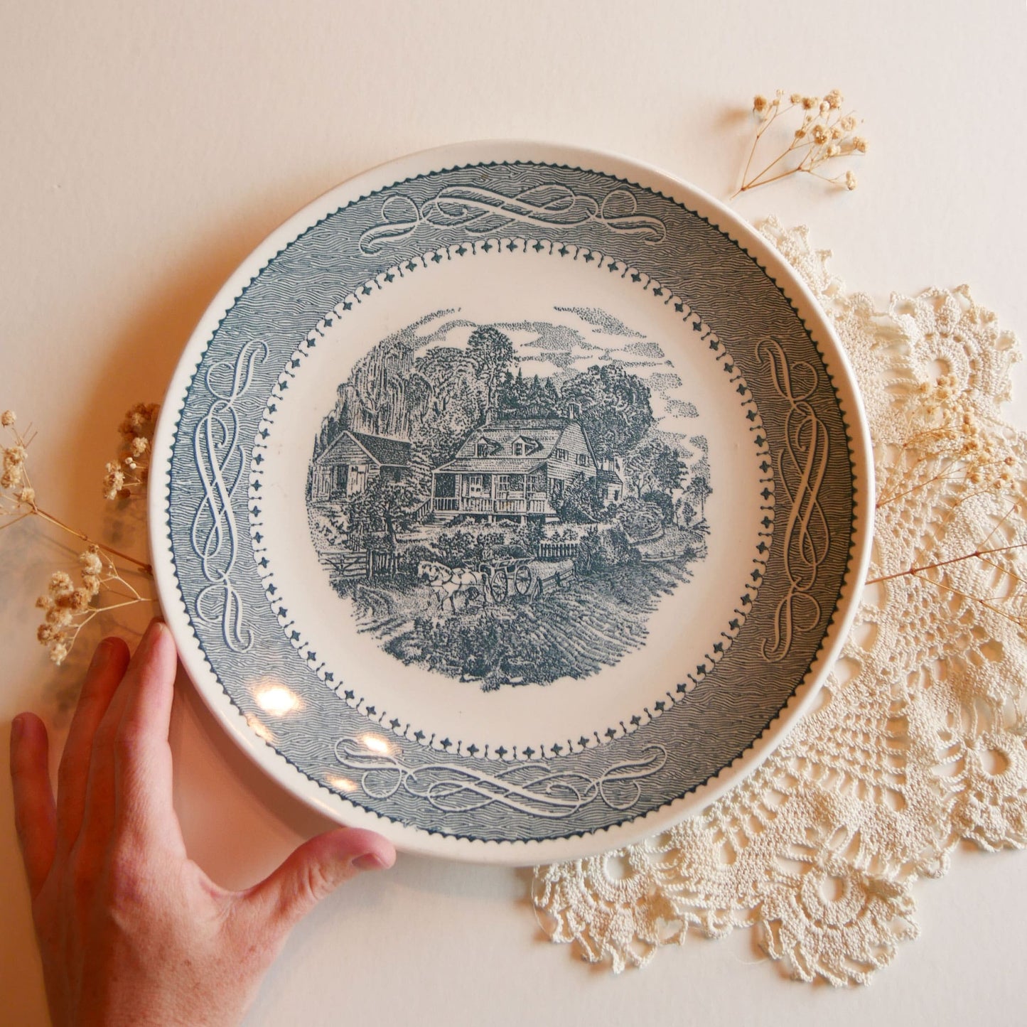 Vintage Currier & Ives Anchor Hocking 10in Dinner Plate