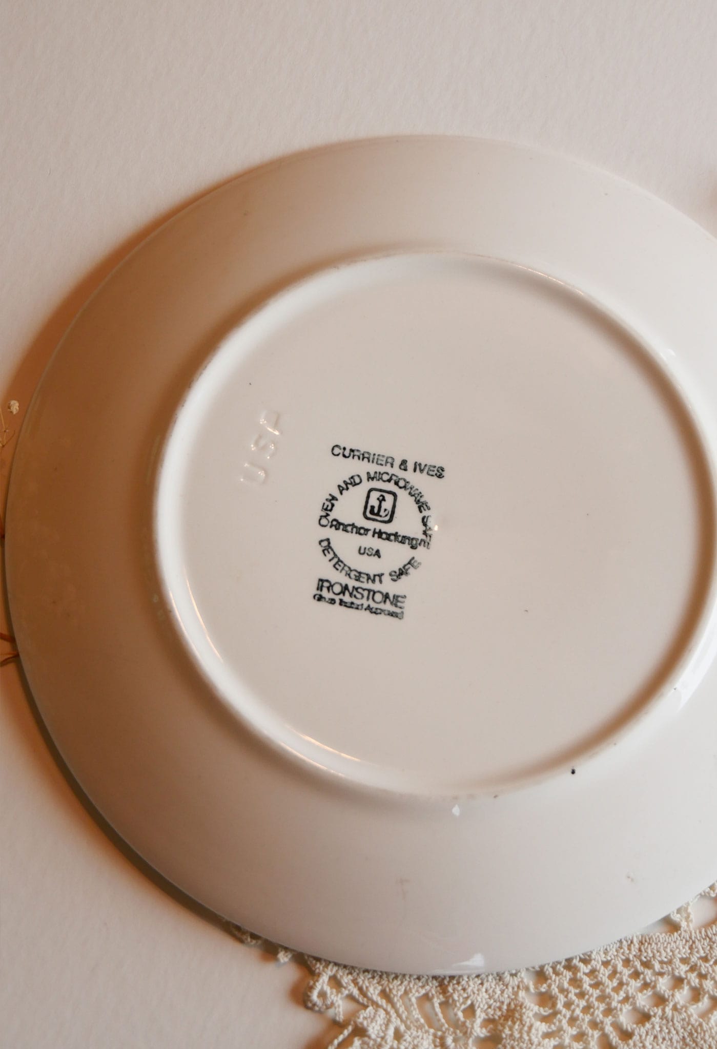 Vintage Currier & Ives Anchor Hocking 10in Dinner Plate
