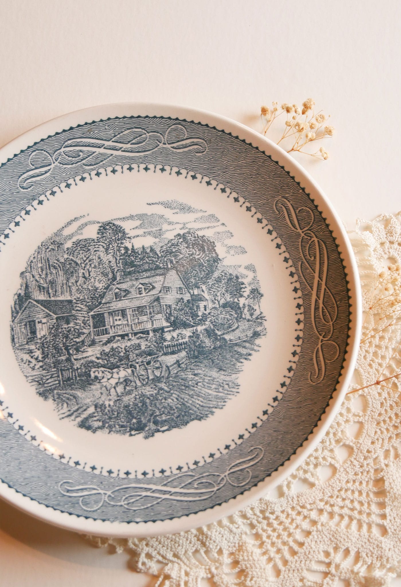 Vintage Currier & Ives Anchor Hocking 10in Dinner Plate