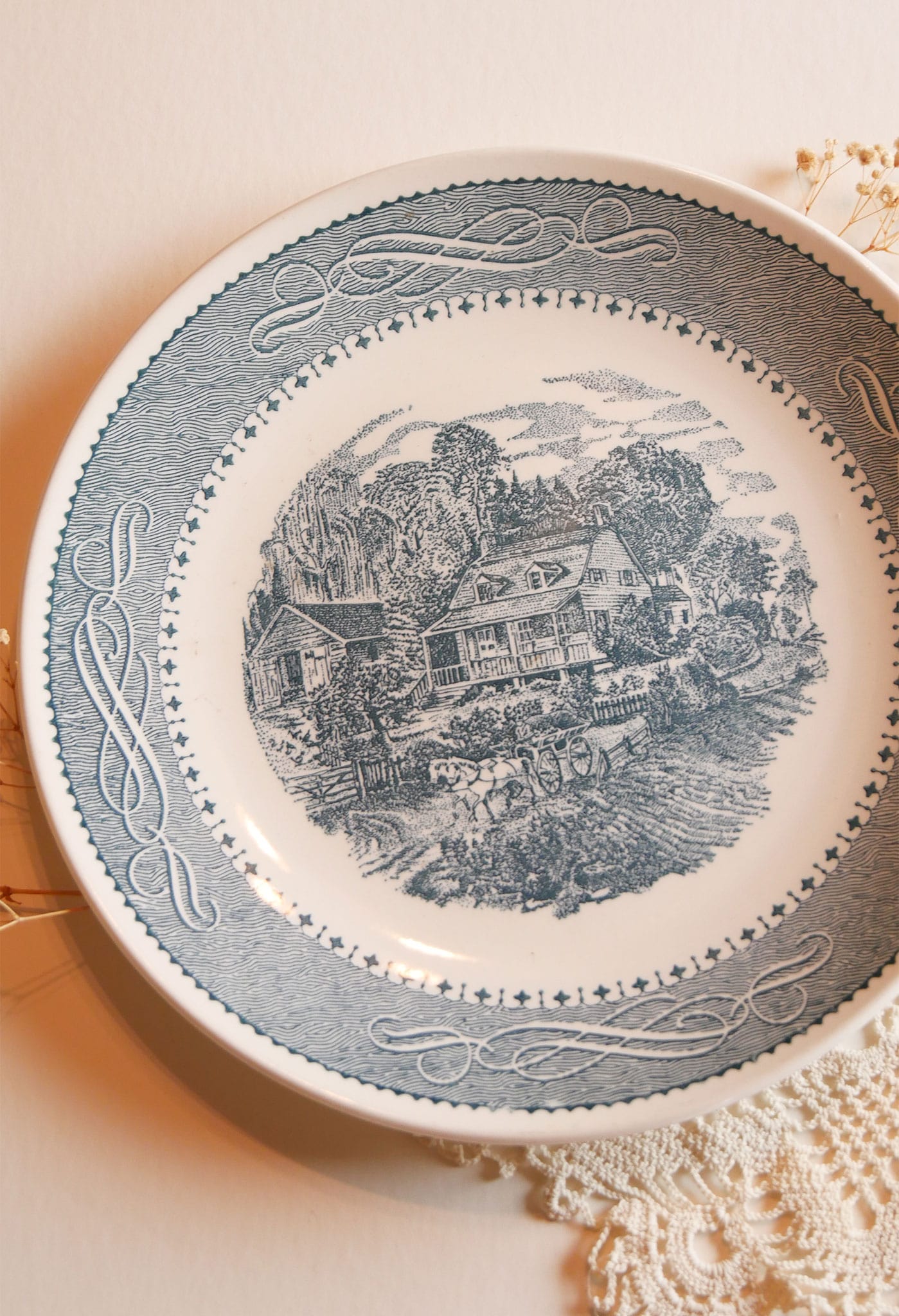 Vintage Currier & Ives Anchor Hocking 10in Dinner Plate