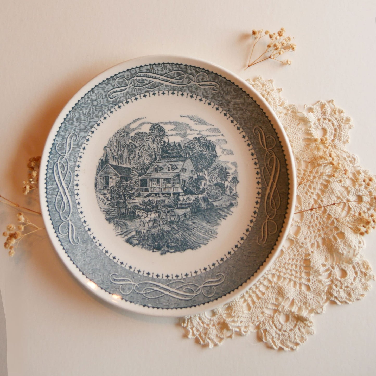Vintage Currier & Ives Anchor Hocking 10in Dinner Plate