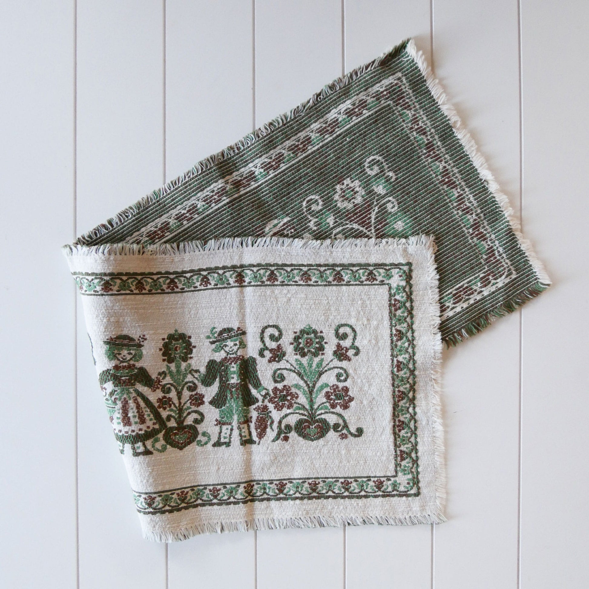 Dutch Boy and Girl Scene Table Runner, FOlk Table Runner, Green and White Folk Runner, Vintage Folk Decor, Vintage Kitchen DEcor