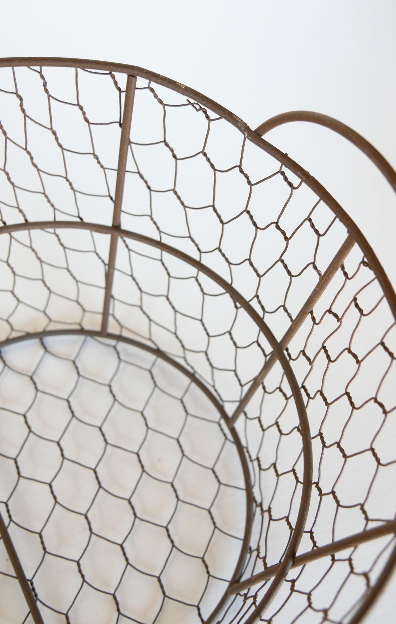 Vintage Country Wire Basket, Vintage Farmhouse Basket, Vintage Egg Basket, Vintage Kitchen Basket Decor, Vintage Kitchen Decor, Vintage Wire Basket Decor, Vintage Chicken Wire Basket, Vintage Home Decor