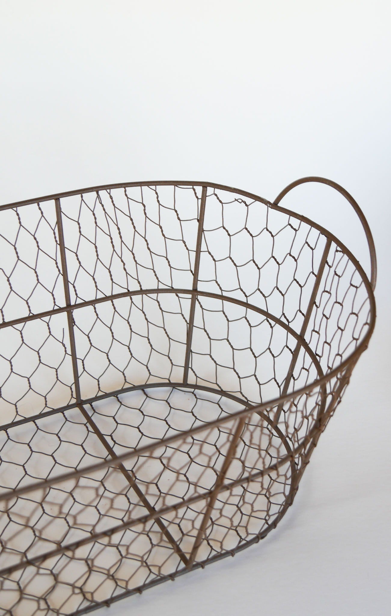 Vintage Country Wire Basket, Vintage Farmhouse Basket, Vintage Egg Basket, Vintage Kitchen Basket Decor, Vintage Kitchen Decor, Vintage Wire Basket Decor, Vintage Chicken Wire Basket, Vintage Home Decor