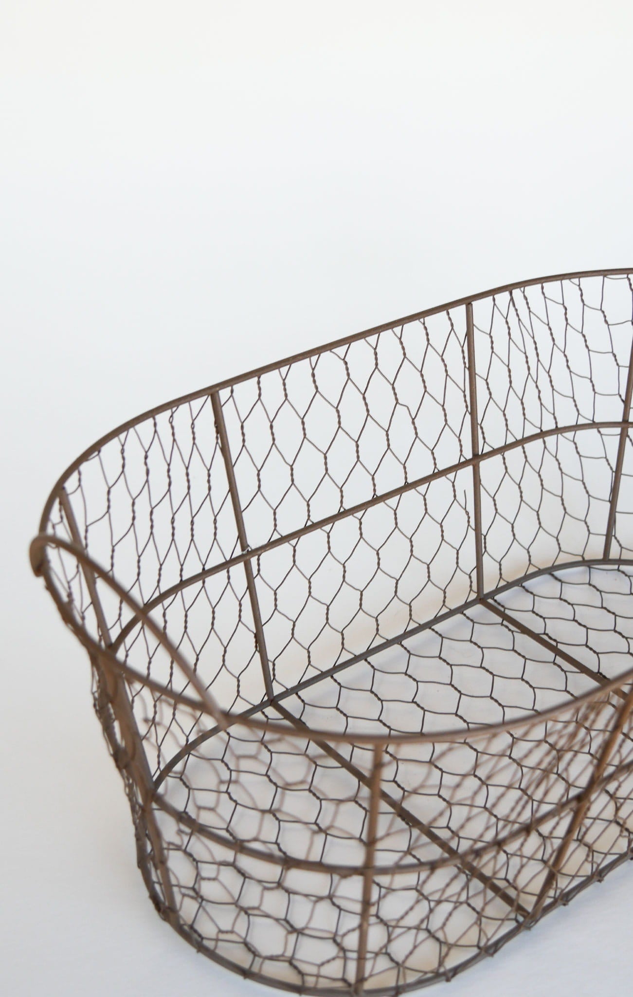 Vintage Country Wire Basket, Vintage Farmhouse Basket, Vintage Egg Basket, Vintage Kitchen Basket Decor, Vintage Kitchen Decor, Vintage Wire Basket Decor, Vintage Chicken Wire Basket, Vintage Home Decor