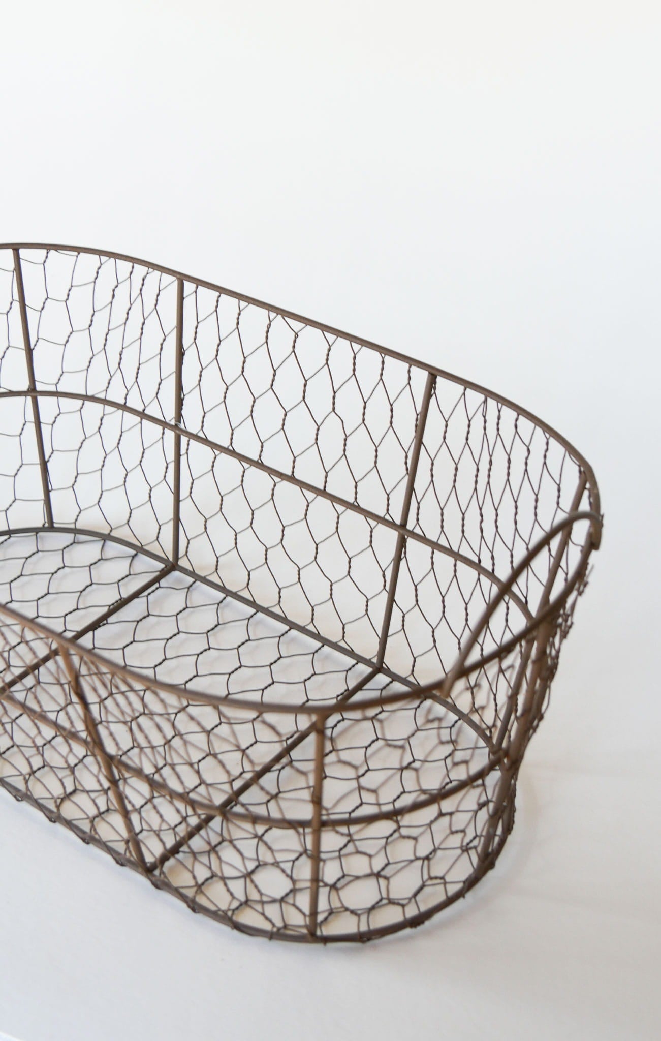 Vintage Country Wire Basket, Vintage Farmhouse Basket, Vintage Egg Basket, Vintage Kitchen Basket Decor, Vintage Kitchen Decor, Vintage Wire Basket Decor, Vintage Chicken Wire Basket, Vintage Home Decor