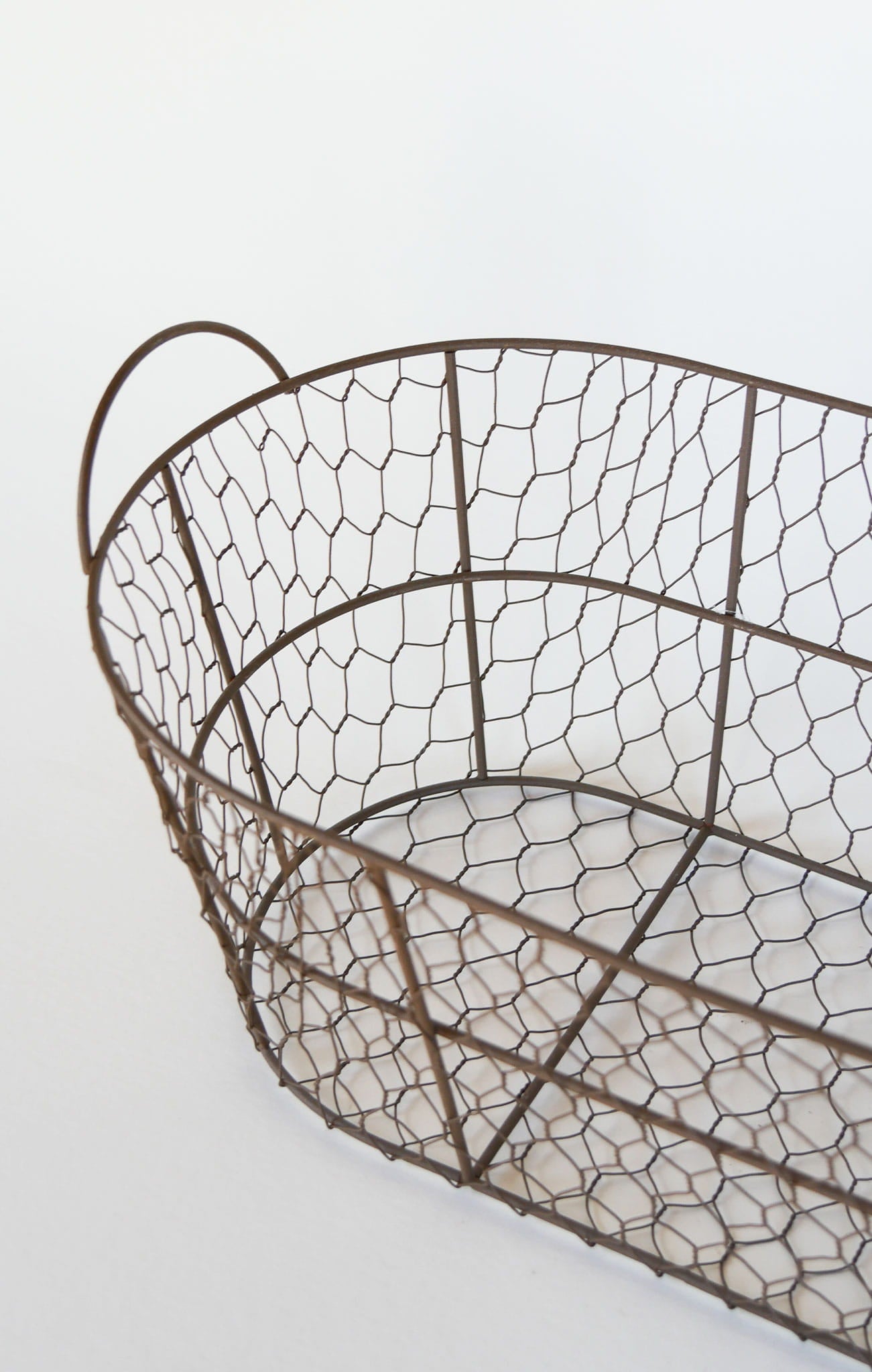 Vintage Country Wire Basket, Vintage Farmhouse Basket, Vintage Egg Basket, Vintage Kitchen Basket Decor, Vintage Kitchen Decor, Vintage Wire Basket Decor, Vintage Chicken Wire Basket, Vintage Home Decor