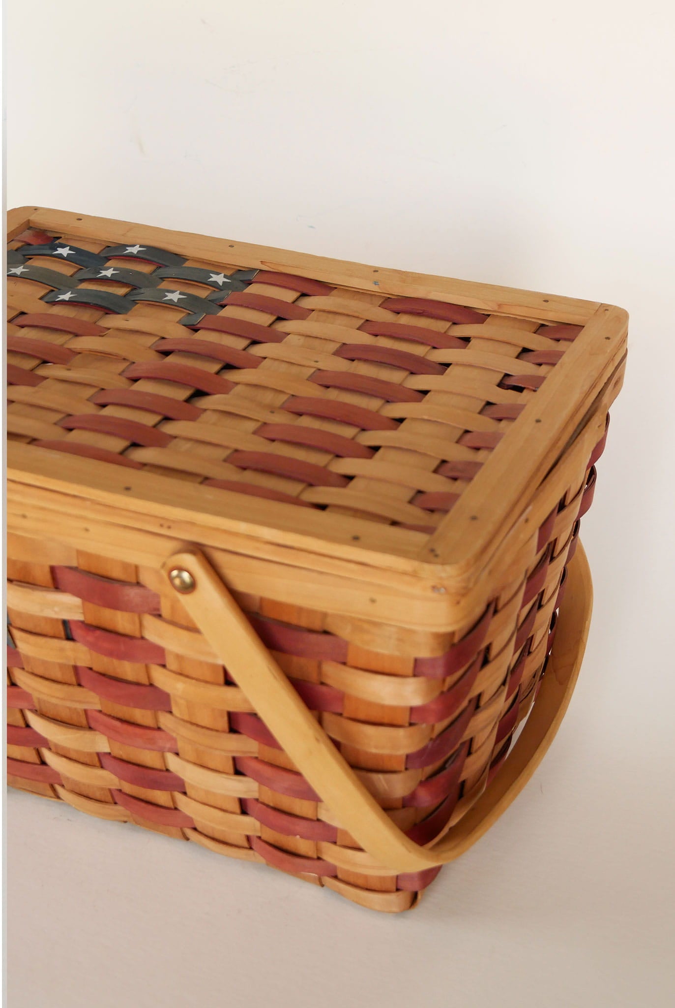 Large American Flag Picnic Basket, American Flag Basket, Vintage Fourth of July Basket, Vintage American Flag Picnic Basket