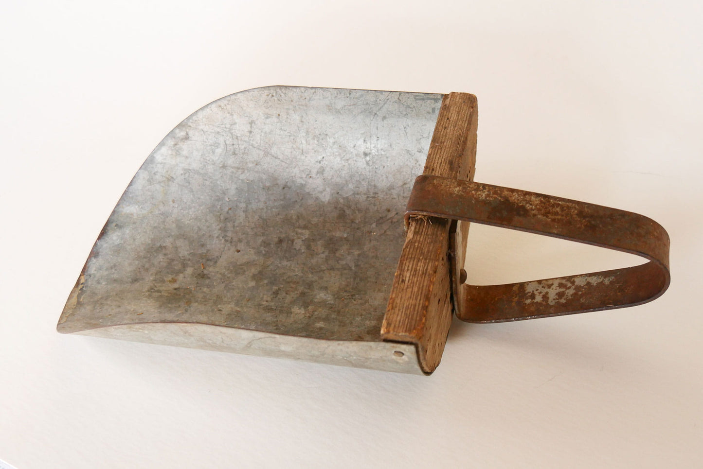 Antique Metal and Wood Feed Scoop, Primitive Decor, Primtiive Scoop, Large Vintage Metal Scoop, Primitive Kitchen Decor, Antique Scoop