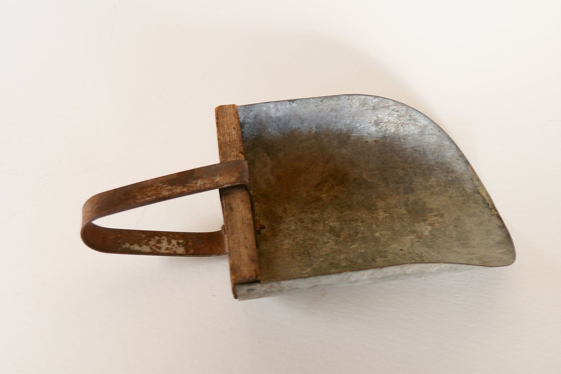 Antique Metal and Wood Feed Scoop, Primitive Decor, Primtiive Scoop, Large Vintage Metal Scoop, Primitive Kitchen Decor, Antique Scoop