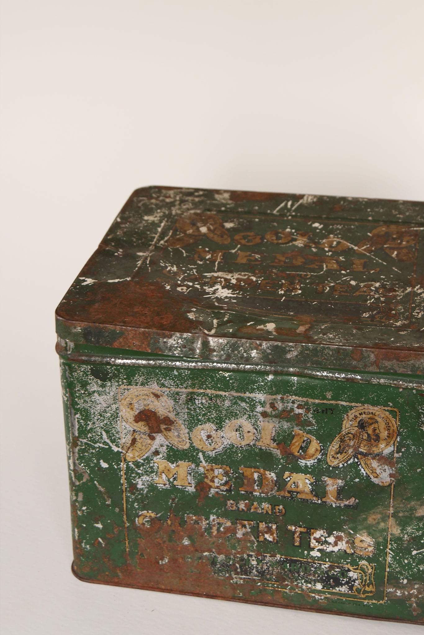 Large Vintage Gold Metal Garden Teas Green Tin, Vintage TEa Tins, Vintage Green Tins, LArge Rustic Green Tin Boxes, Vintage Tins, Primitive Green Tea Tins, Vintage Home Decor