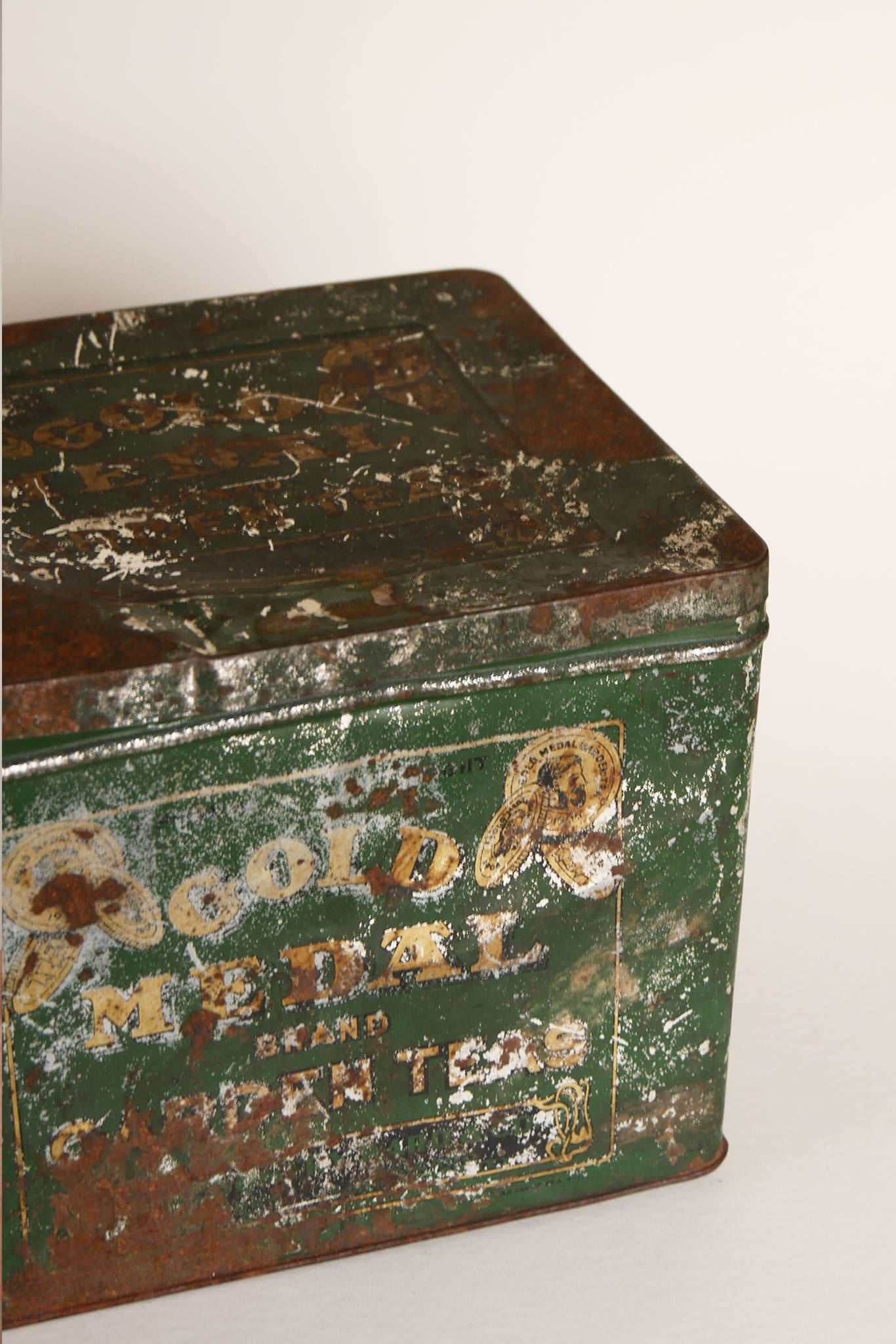 Large Vintage Gold Metal Garden Teas Green Tin, Vintage TEa Tins, Vintage Green Tins, LArge Rustic Green Tin Boxes, Vintage Tins, Primitive Green Tea Tins, Vintage Home Decor