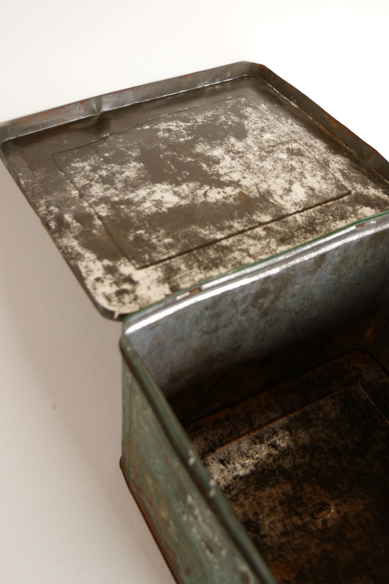 Large Vintage Gold Metal Garden Teas Green Tin, Vintage TEa Tins, Vintage Green Tins, LArge Rustic Green Tin Boxes, Vintage Tins, Primitive Green Tea Tins, Vintage Home Decor