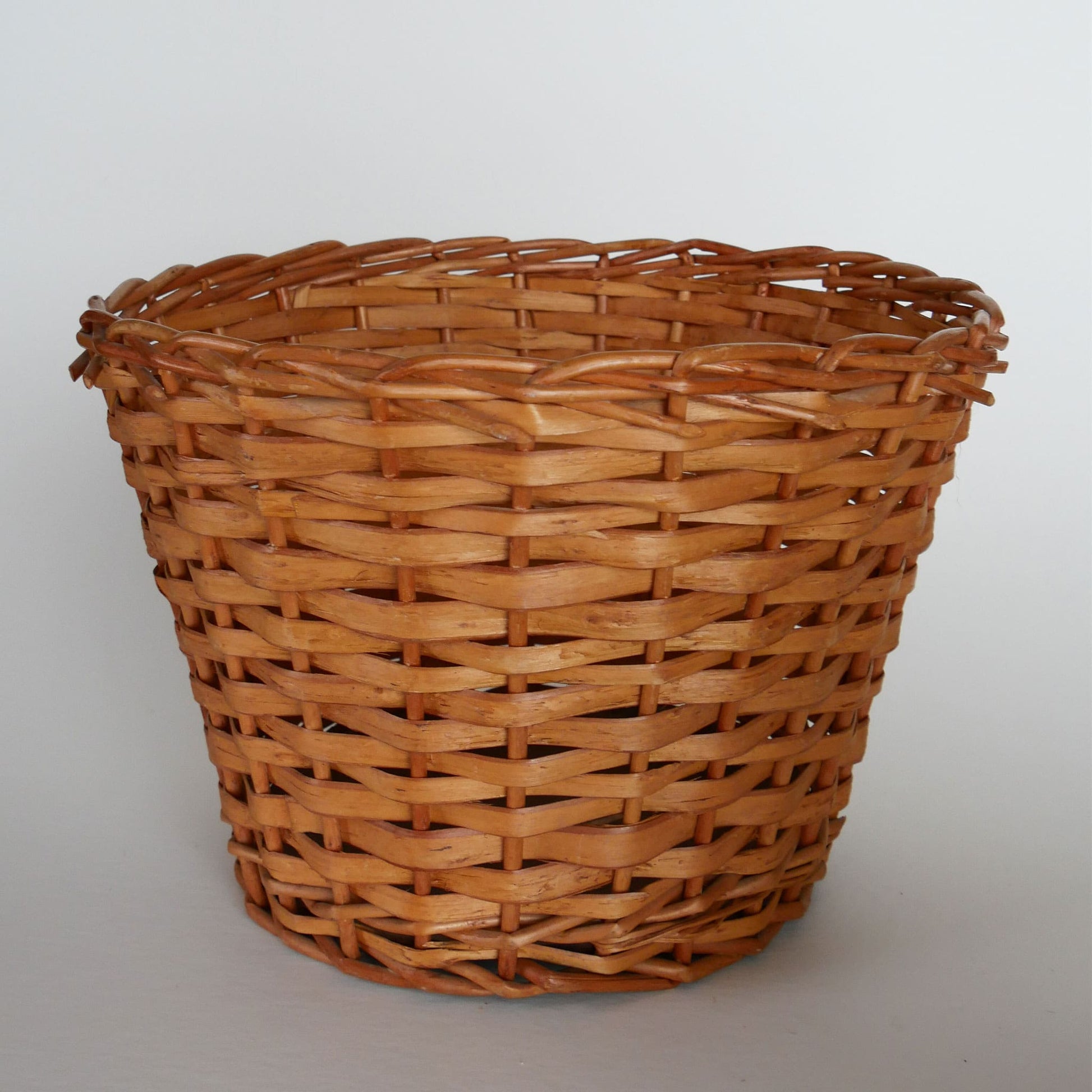 Vintage Wicker Plant Holder, Vintage Wicker Tree Stand, Vintage Wicker Basket, Basket Planter