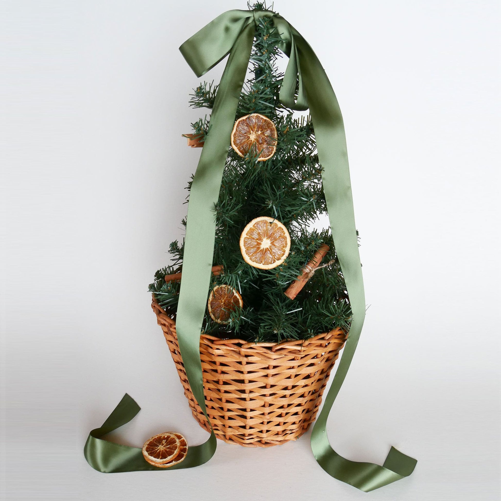 Vintage Wicker Plant Holder, Vintage Wicker Tree Stand, Vintage Wicker Basket, Basket Planter