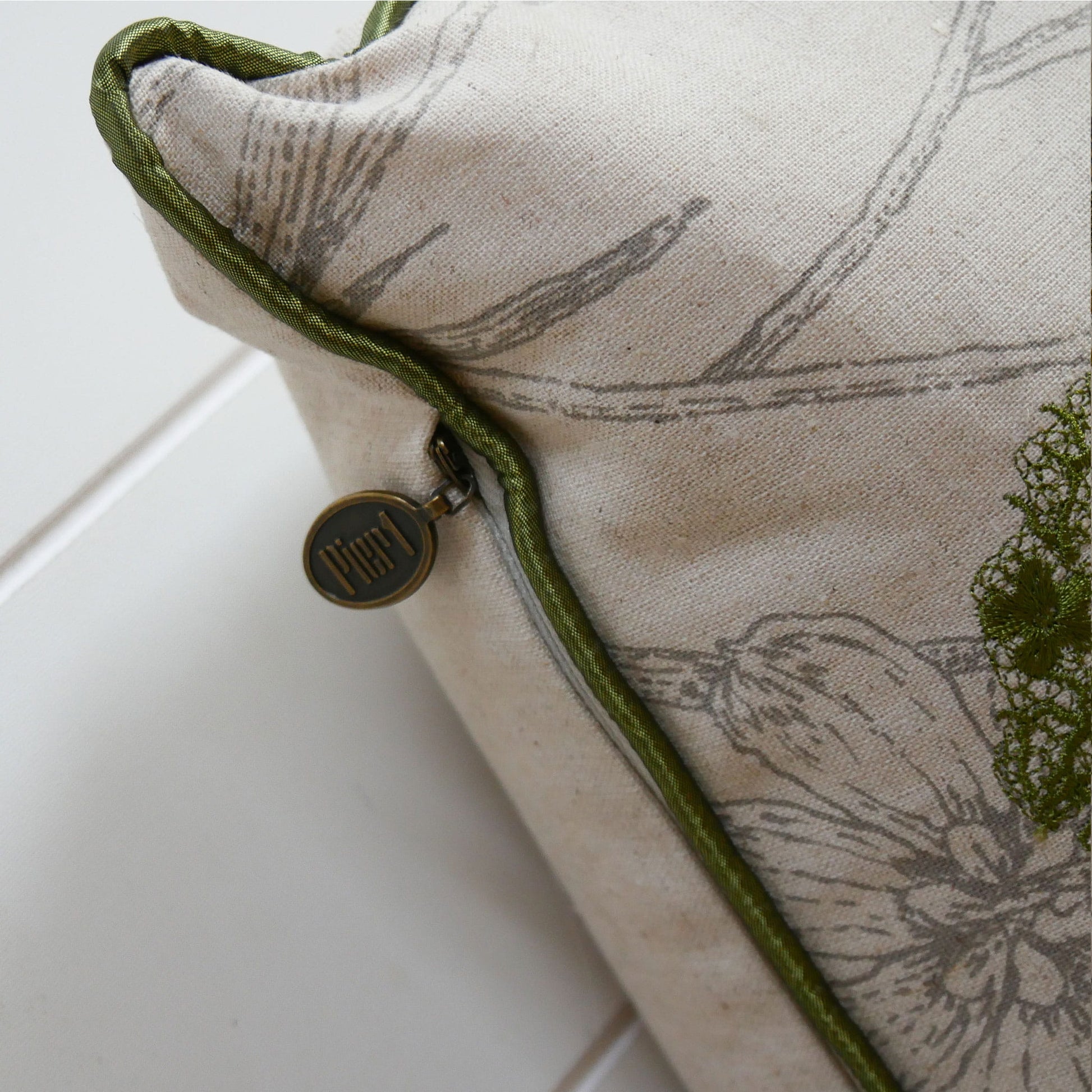 Vintage Linen Heron Accent Pillow, Vintage Linen Heron Throw Pillow, Vintage Bird Pillow, Vintage Bird Pillow, Heron Bird Pillow, Crane Bird Pillow, Stork Bird Pillow