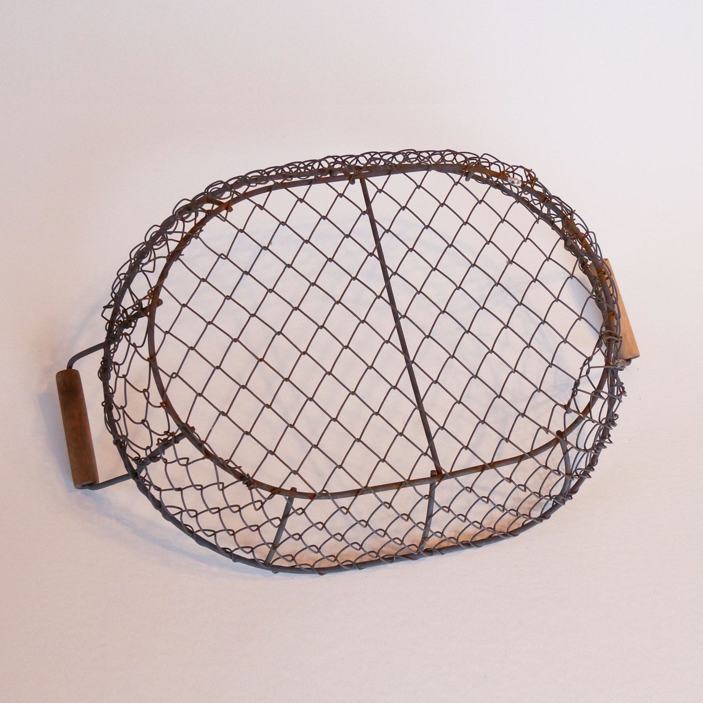 Vintage Rustic Wood Handle Wire Oval Basket Tray, Farmhouse Wire Basket, Vintage Chicken Wire Basket, Vintage Wire Basket, Vintage Farmhouse Baskets, Vintage Wire Basket Wood Handle Tray, VIntage Home Decor