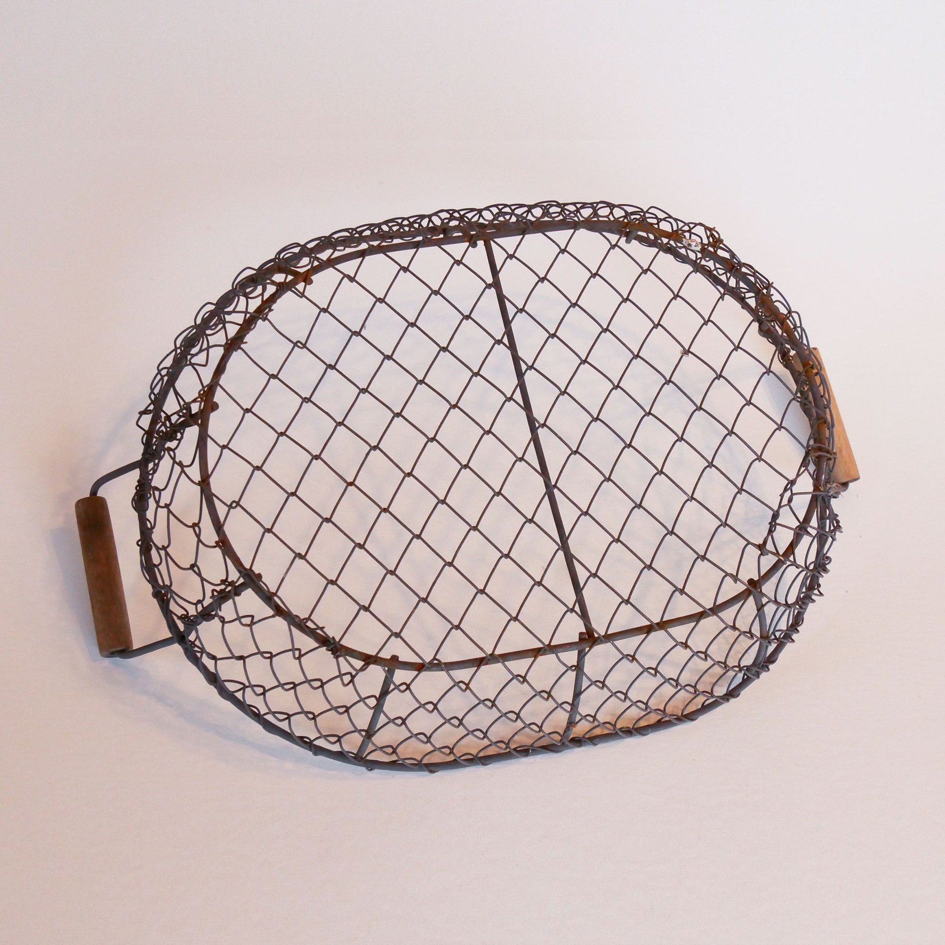 Vintage Rustic Wood Handle Wire Oval Basket Tray, Farmhouse Wire Basket, Vintage Chicken Wire Basket, Vintage Wire Basket, Vintage Farmhouse Baskets, Vintage Wire Basket Wood Handle Tray, VIntage Home Decor
