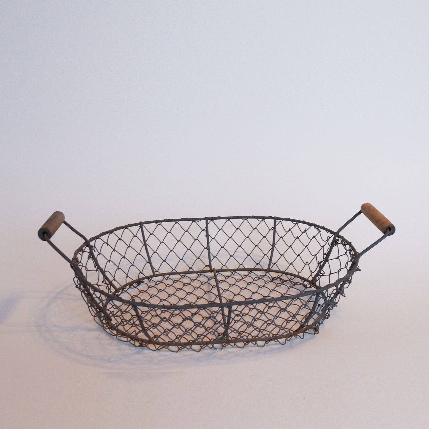Vintage Rustic Wood Handle Wire Oval Basket Tray, Farmhouse Wire Basket, Vintage Chicken Wire Basket, Vintage Wire Basket, Vintage Farmhouse Baskets, Vintage Wire Basket Wood Handle Tray, VIntage Home Decor