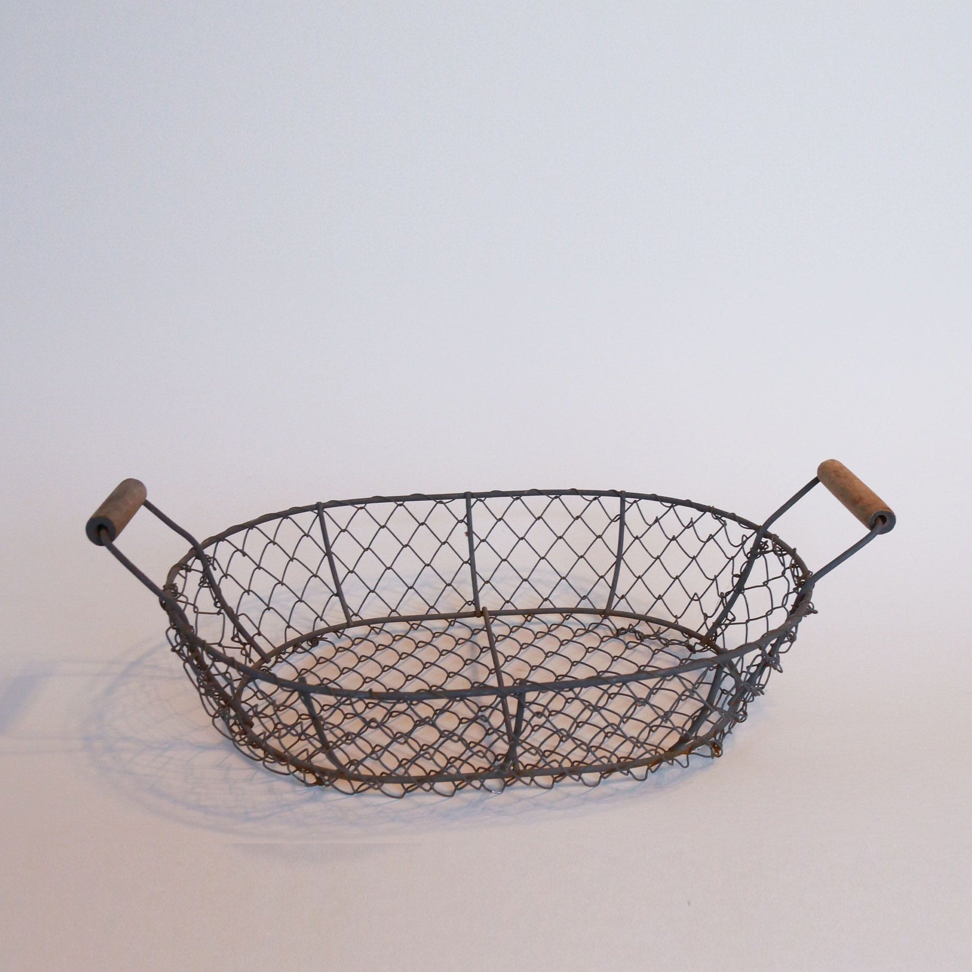 Vintage Rustic Wood Handle Wire Oval Basket Tray, Farmhouse Wire Basket, Vintage Chicken Wire Basket, Vintage Wire Basket, Vintage Farmhouse Baskets, Vintage Wire Basket Wood Handle Tray, VIntage Home Decor