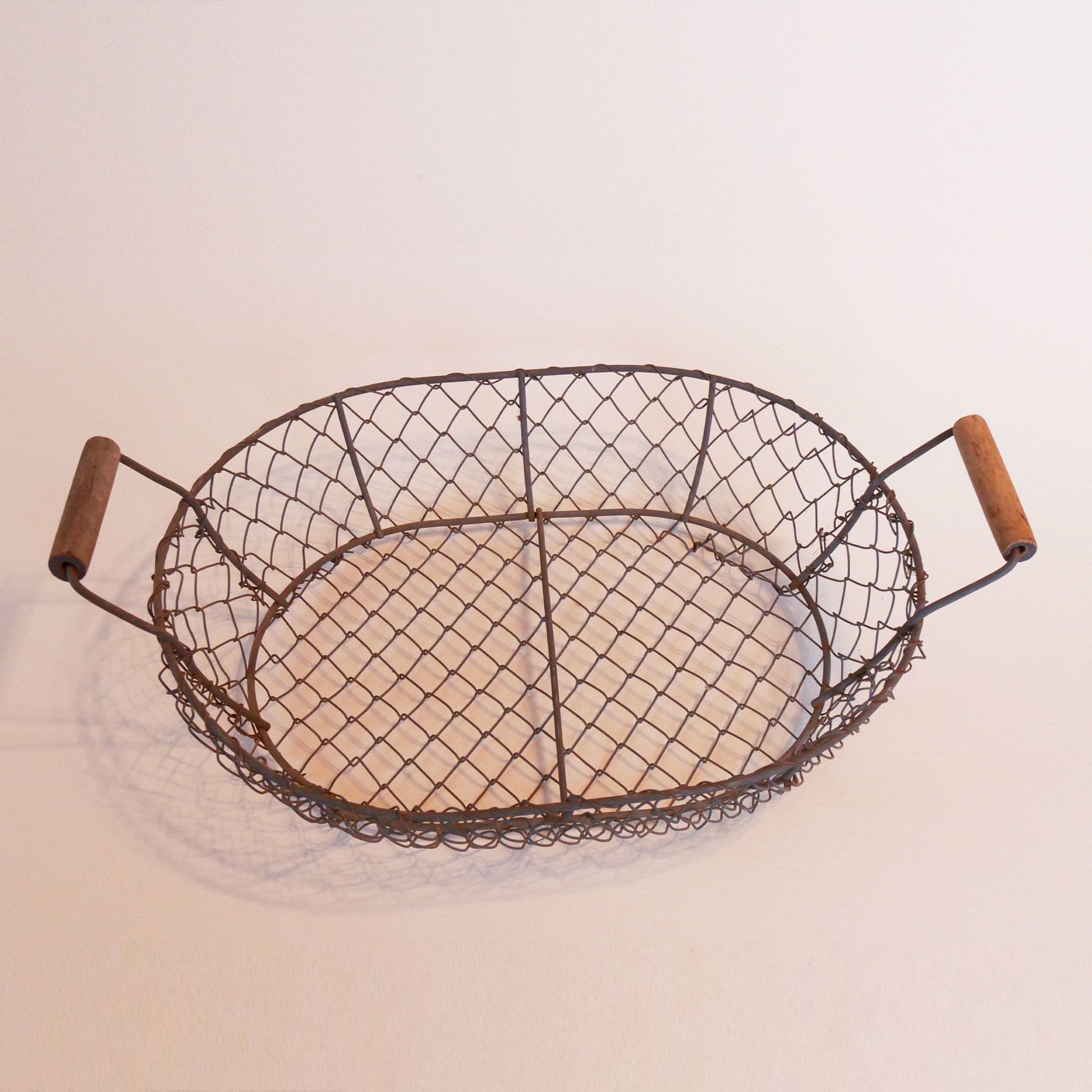 Vintage Rustic Wood Handle Wire Oval Basket Tray, Farmhouse Wire Basket, Vintage Chicken Wire Basket, Vintage Wire Basket, Vintage Farmhouse Baskets, Vintage Wire Basket Wood Handle Tray, VIntage Home Decor