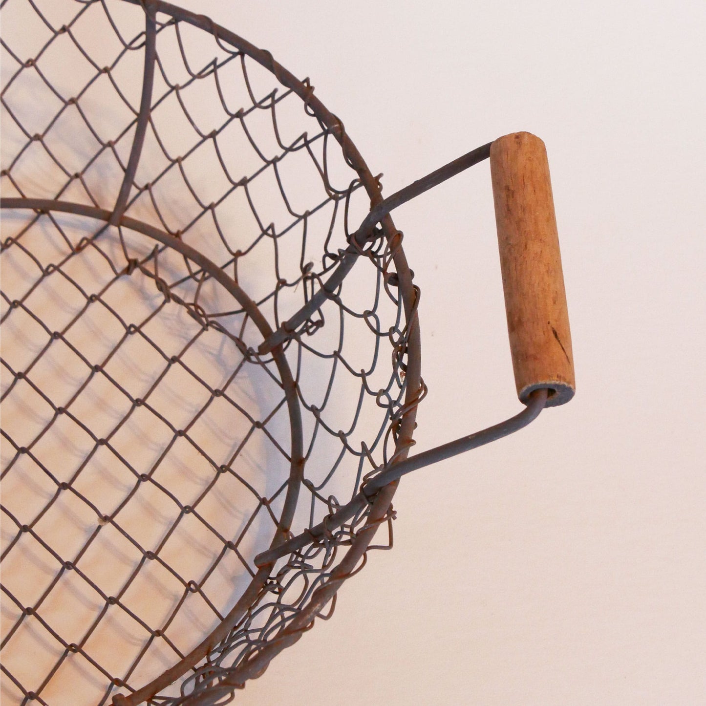 Vintage Rustic Wood Handle Wire Oval Basket Tray, Farmhouse Wire Basket, Vintage Chicken Wire Basket, Vintage Wire Basket, Vintage Farmhouse Baskets, Vintage Wire Basket Wood Handle Tray, VIntage Home Decor