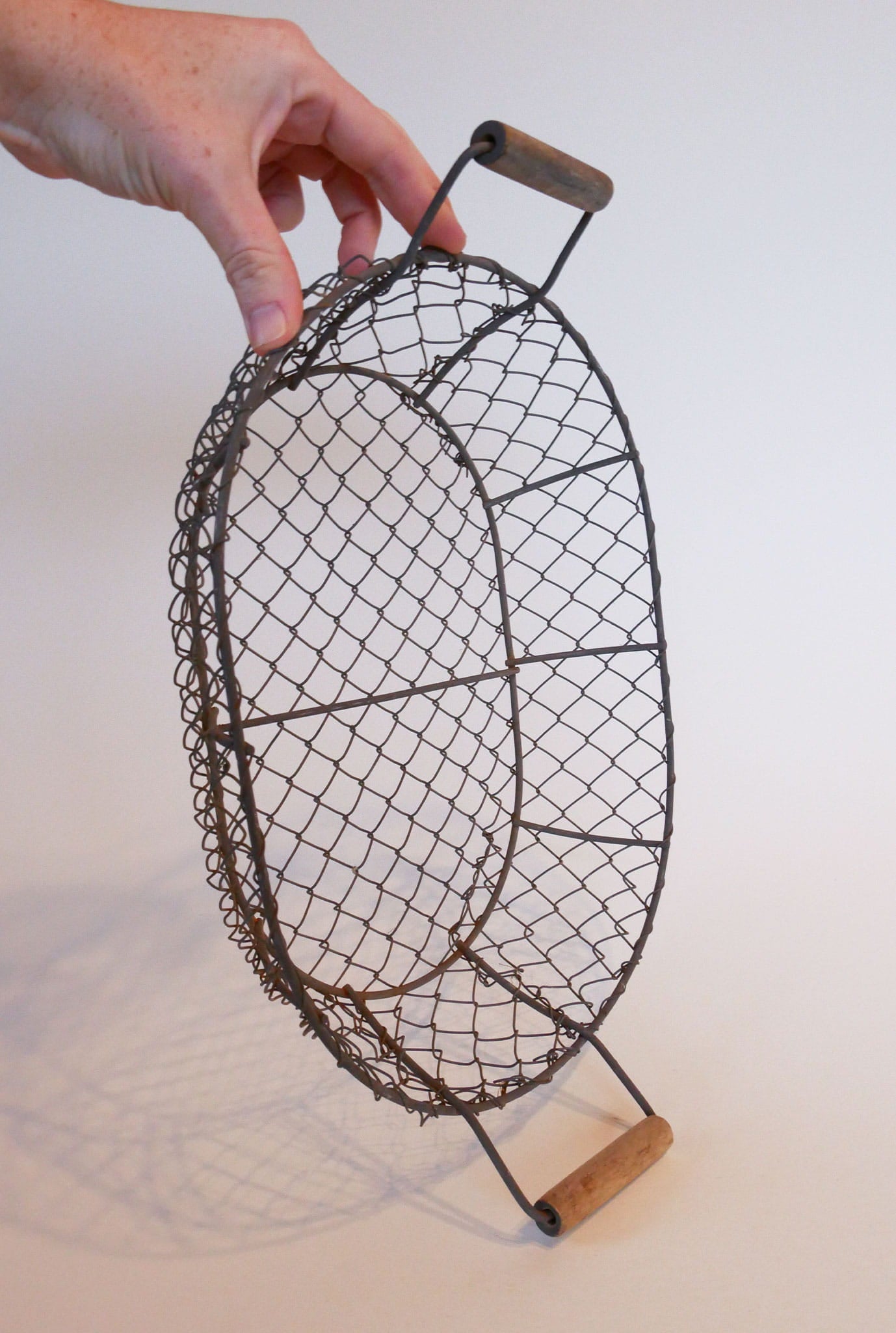 Vintage Rustic Wood Handle Wire Oval Basket Tray, Farmhouse Wire Basket, Vintage Chicken Wire Basket, Vintage Wire Basket, Vintage Farmhouse Baskets, Vintage Wire Basket Wood Handle Tray, VIntage Home Decor