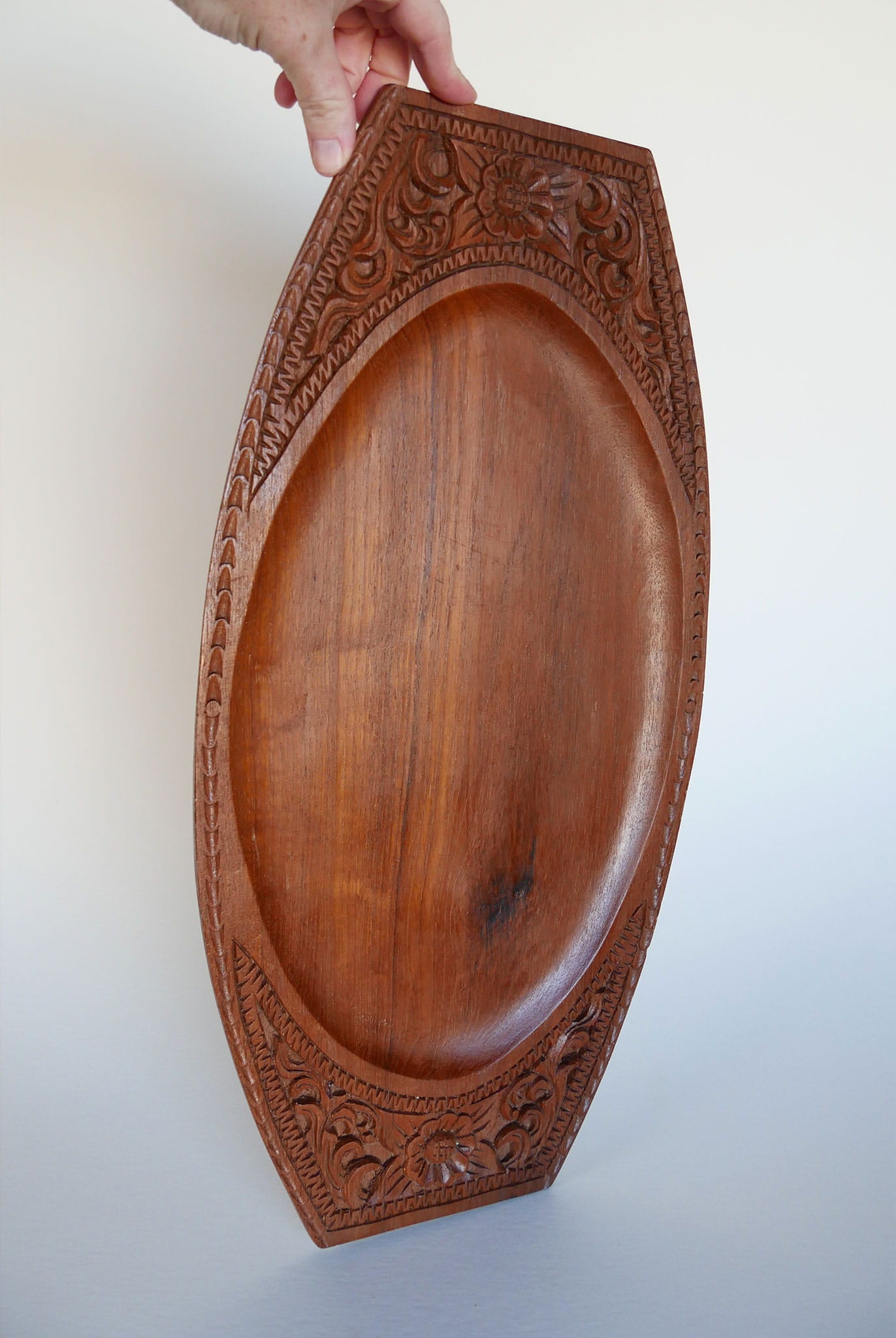 Vintage Floral Carved Oval Wood Tray, Vintage Wood Tray, Vintage Decorative Wood tray, Vintage Floral Tray, Vintage Floral Wood Tray, Vintage Home Decor