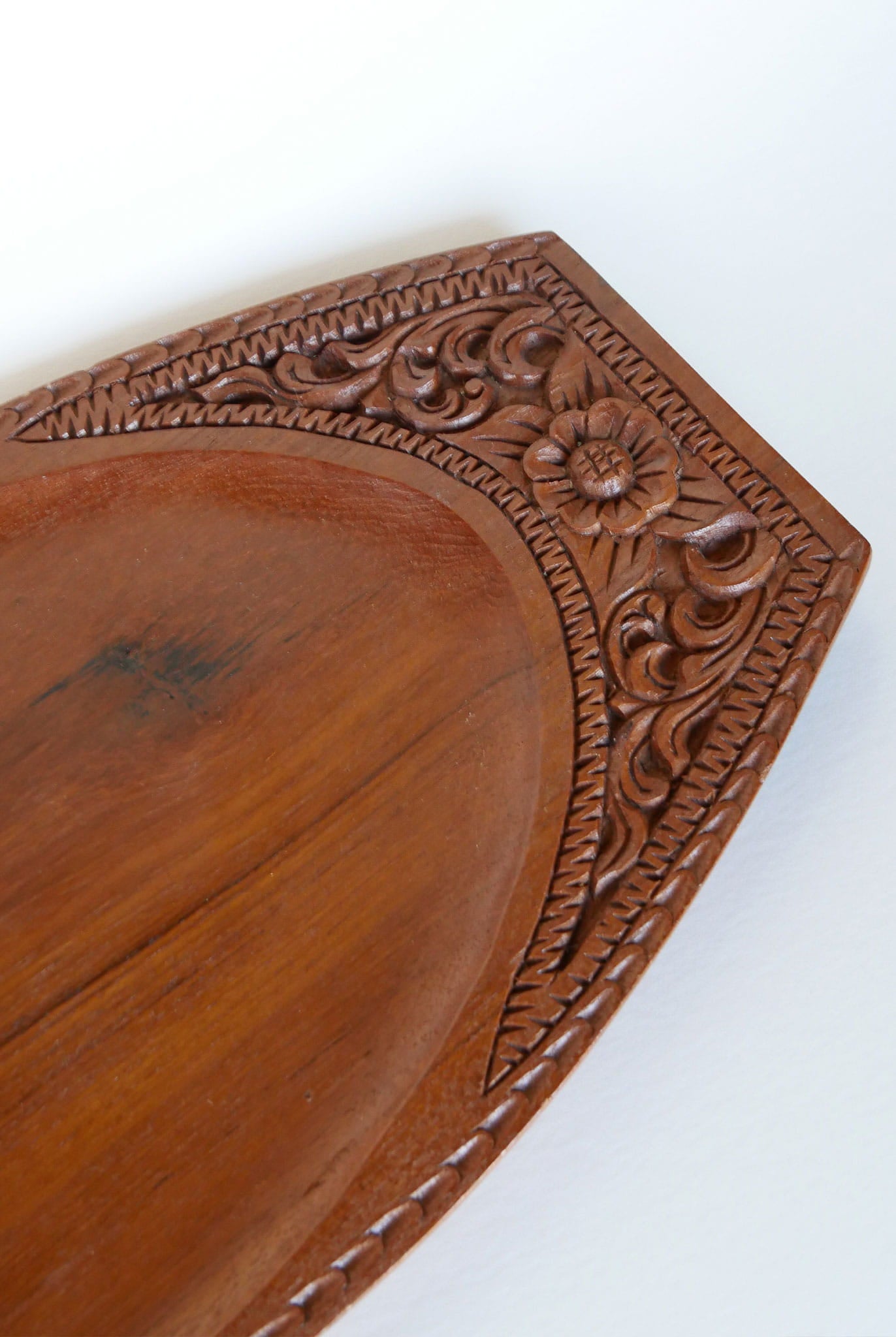 Vintage Floral Carved Oval Wood Tray, Vintage Wood Tray, Vintage Decorative Wood tray, Vintage Floral Tray, Vintage Floral Wood Tray, Vintage Home Decor
