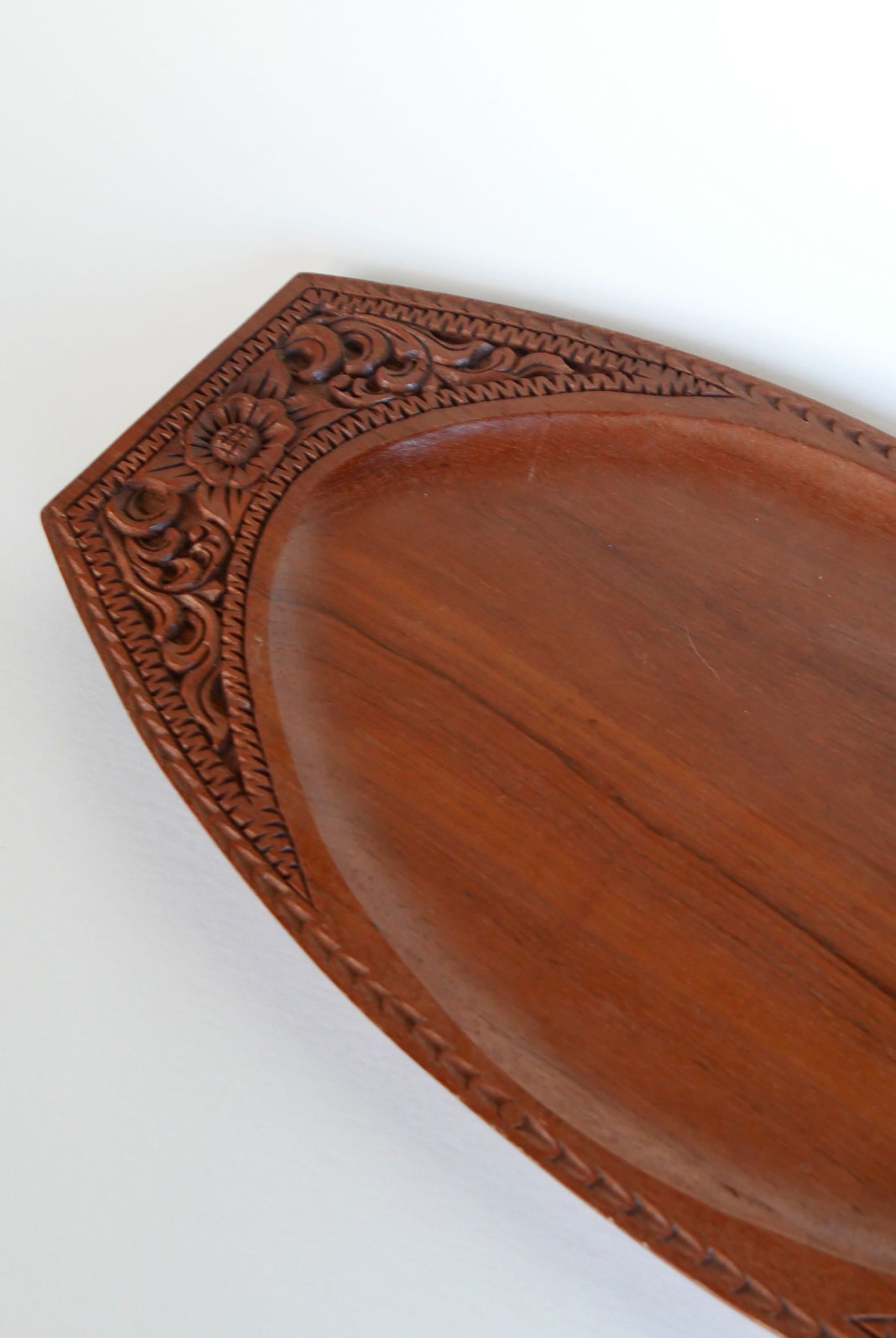 Vintage Floral Carved Oval Wood Tray, Vintage Wood Tray, Vintage Decorative Wood tray, Vintage Floral Tray, Vintage Floral Wood Tray, Vintage Home Decor
