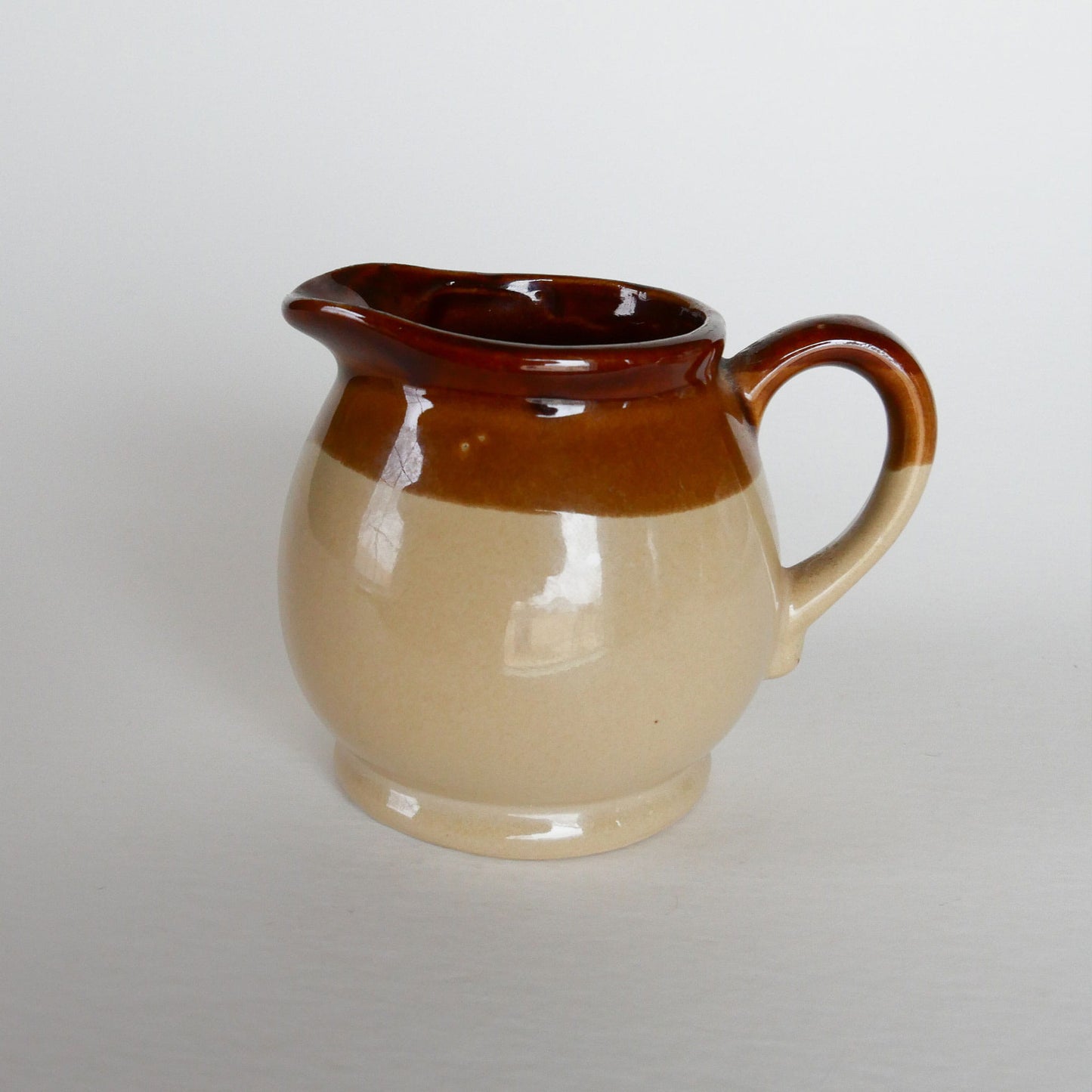 Pair of Vintage Two-Tone Stoneware Creamer Pitchers, Vintage Stoneware Creamers, Vintage Two Tone Creamer Set, Vintage Two Tone Cermanic Creamers, Vintage Farmhouse Stoneware, Vintage Home DEcor