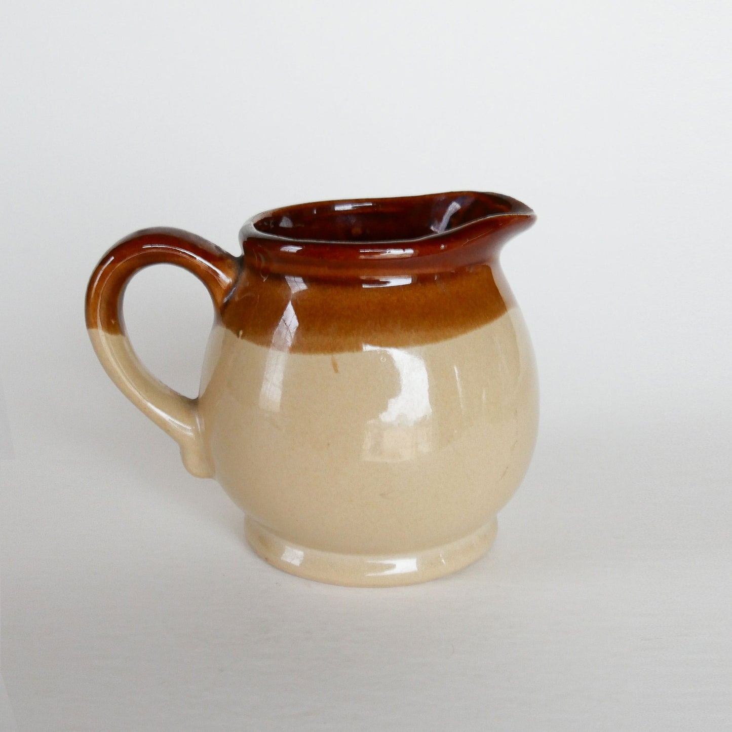 Pair of Vintage Two-Tone Stoneware Creamer Pitchers, Vintage Stoneware Creamers, Vintage Two Tone Creamer Set, Vintage Two Tone Cermanic Creamers, Vintage Farmhouse Stoneware, Vintage Home DEcor