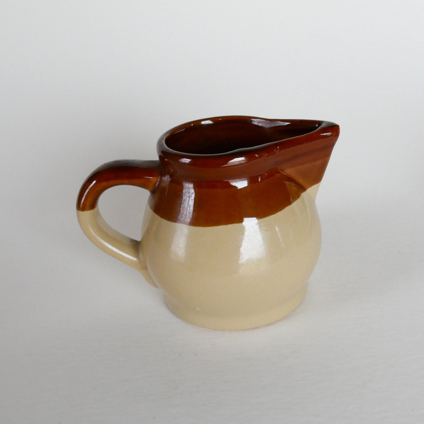 Pair of Vintage Two-Tone Stoneware Creamer Pitchers, Vintage Stoneware Creamers, Vintage Two Tone Creamer Set, Vintage Two Tone Cermanic Creamers, Vintage Farmhouse Stoneware, Vintage Home DEcor
