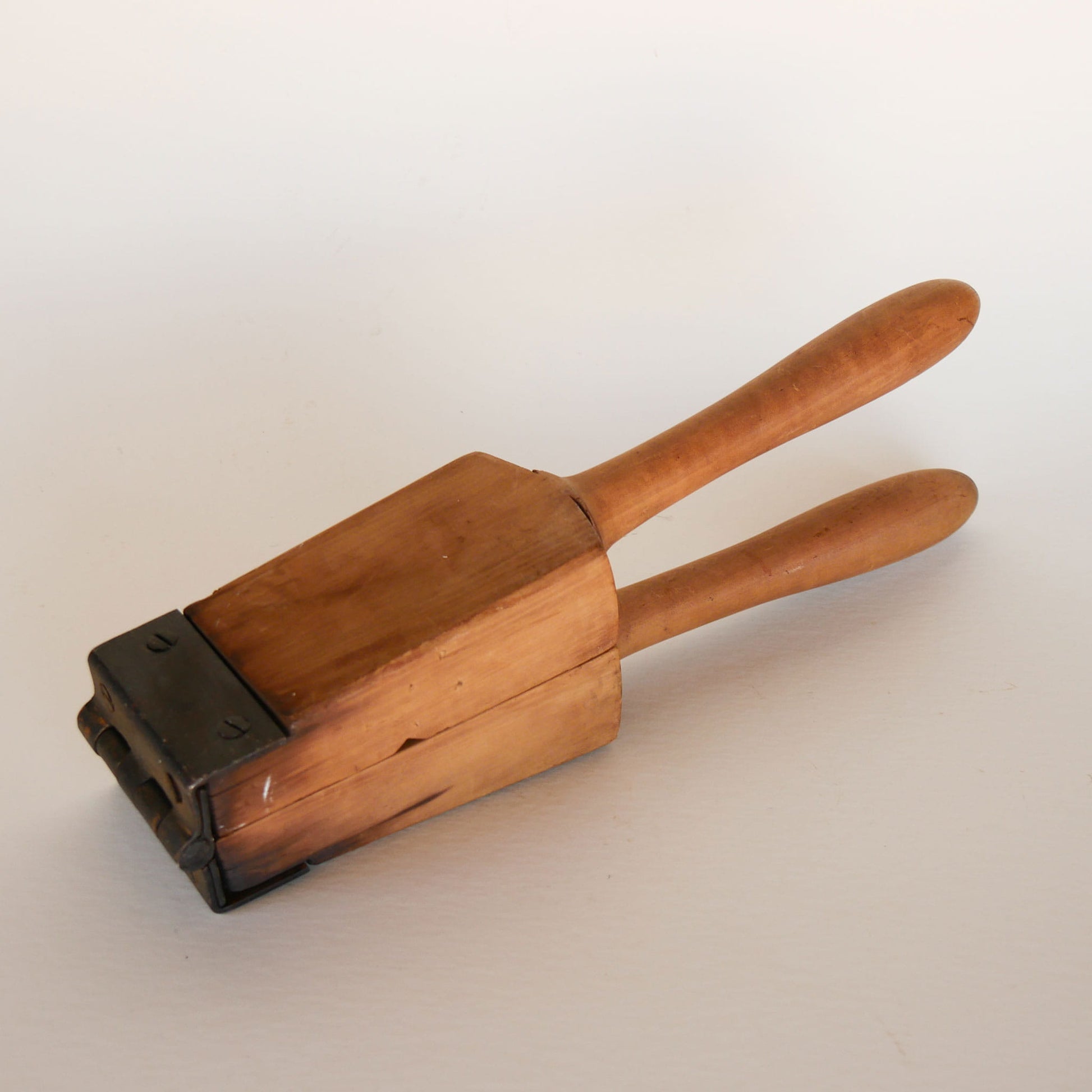 Primitive Wood Lemon Squeezer, Farmhouse Decor, Vintage Wood mold, Vintage Wood Lemon Juicer, Primtive Kitchen Decor, Primitive Wood Decor, Vintage Kitchen Utensils, Primtive Wood Utensils