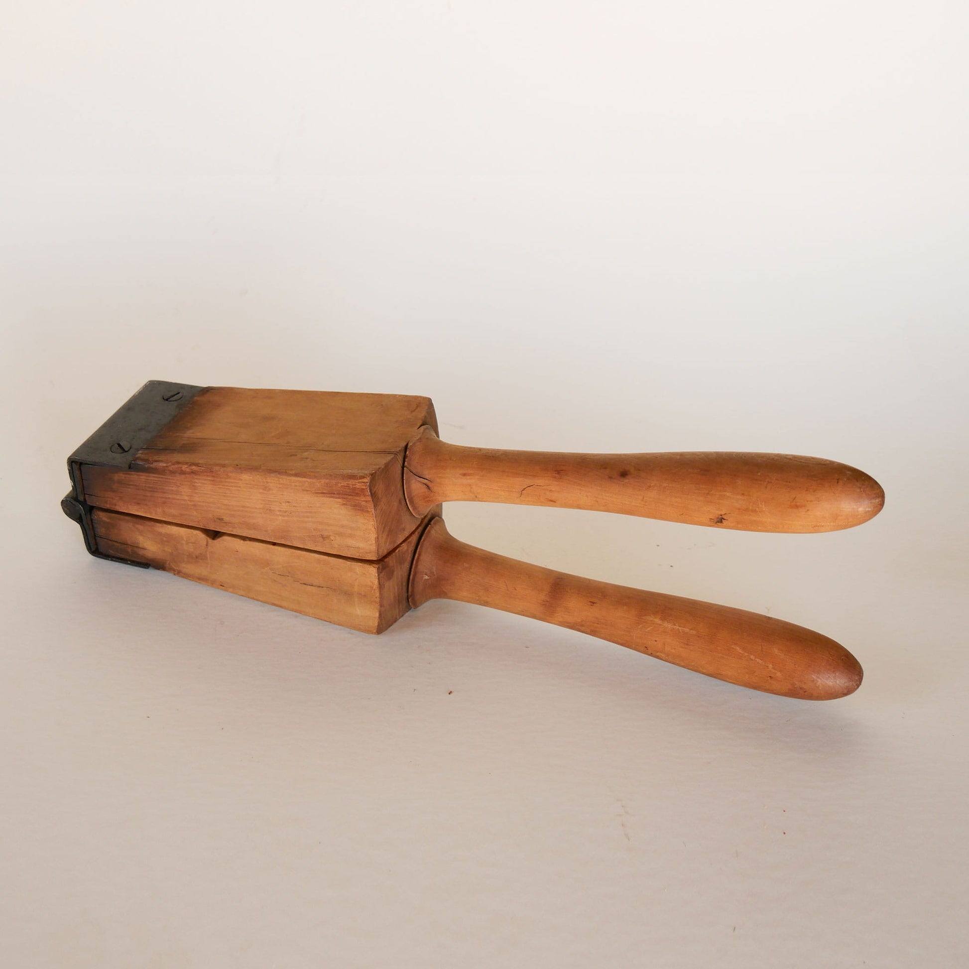 Primitive Wood Lemon Squeezer, Farmhouse Decor, Vintage Wood mold, Vintage Wood Lemon Juicer, Primtive Kitchen Decor, Primitive Wood Decor, Vintage Kitchen Utensils, Primtive Wood Utensils