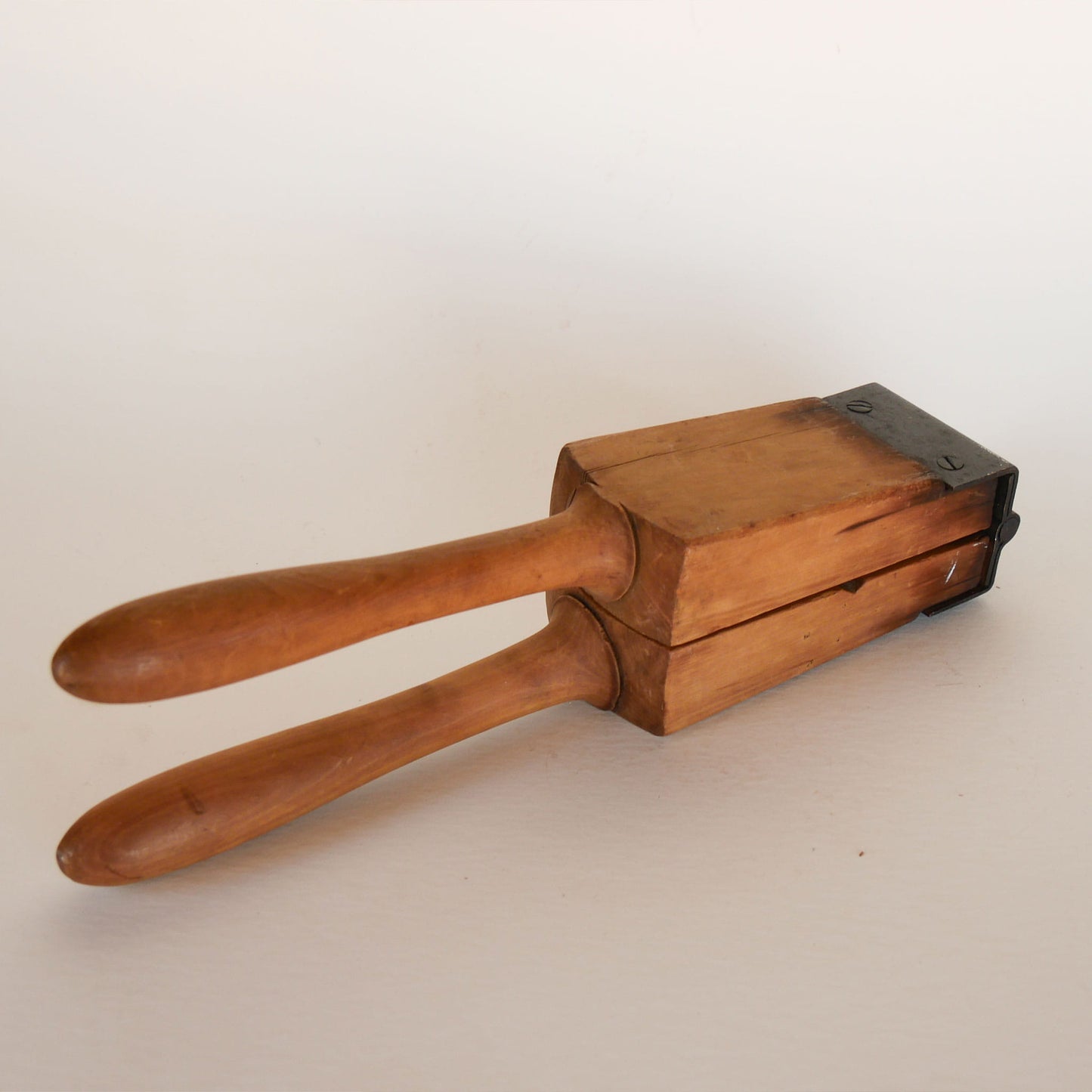 Primitive Wood Lemon Squeezer, Farmhouse Decor, Vintage Wood mold, Vintage Wood Lemon Juicer, Primtive Kitchen Decor, Primitive Wood Decor, Vintage Kitchen Utensils, Primtive Wood Utensils