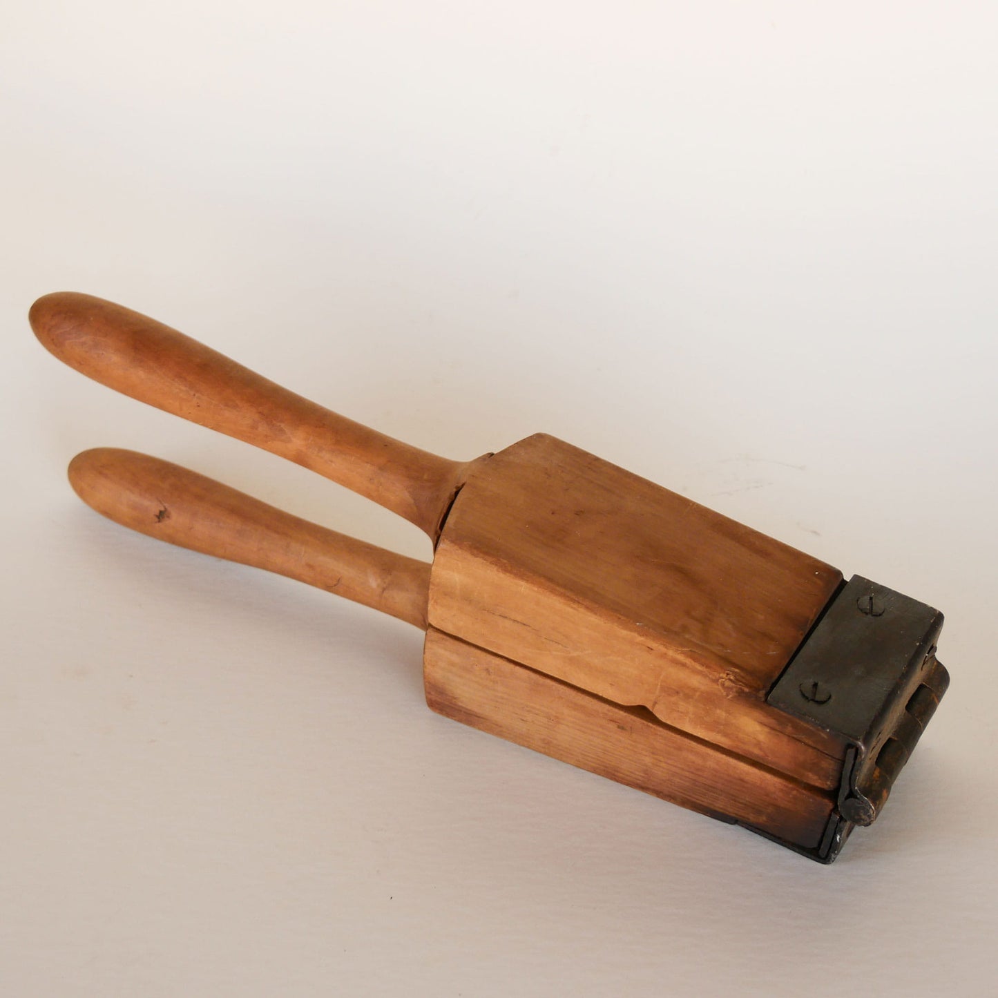 Primitive Wood Lemon Squeezer, Farmhouse Decor, Vintage Wood mold, Vintage Wood Lemon Juicer, Primtive Kitchen Decor, Primitive Wood Decor, Vintage Kitchen Utensils, Primtive Wood Utensils