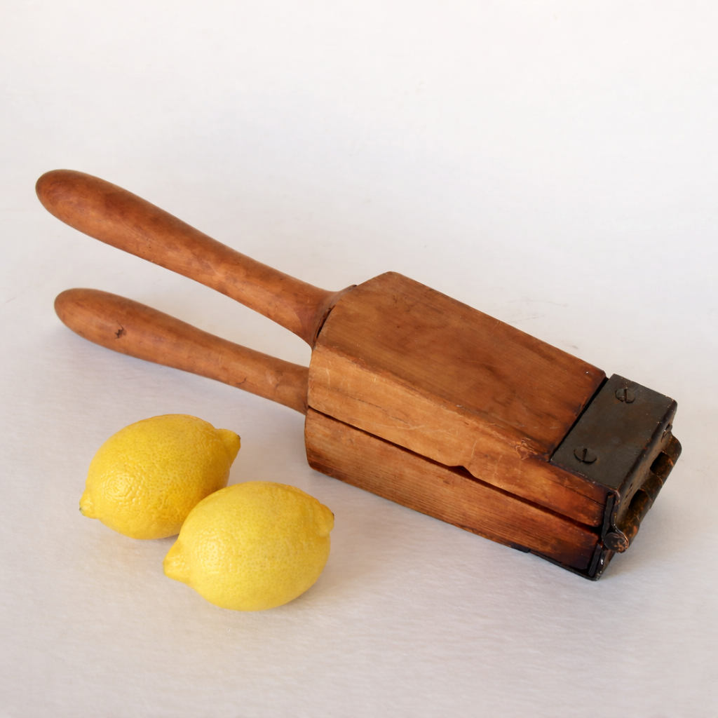 Primitive Wood Lemon Squeezer, Farmhouse Decor, Vintage Wood mold, Vintage Wood Lemon Juicer, Primtive Kitchen Decor, Primitive Wood Decor, Vintage Kitchen Utensils, Primtive Wood Utensils