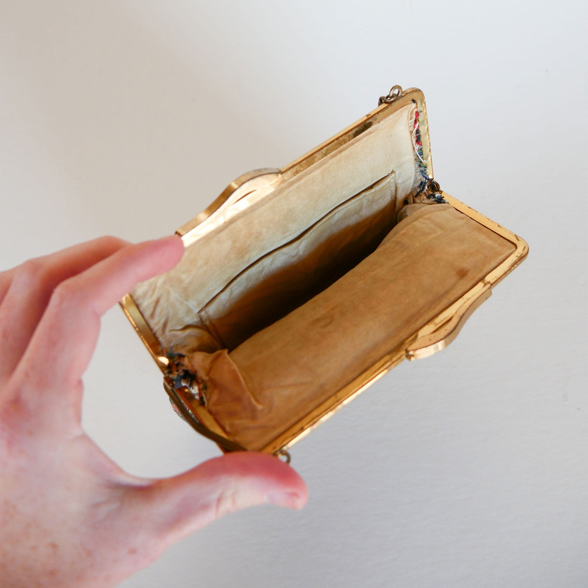 Scenic Cottage House and Bridge Tapestry Purse Handbag, Vintage Handbag, Vintage Tapestry Handbag, Tapestry Clutch, Vintage Decor, Vintage Home Decor