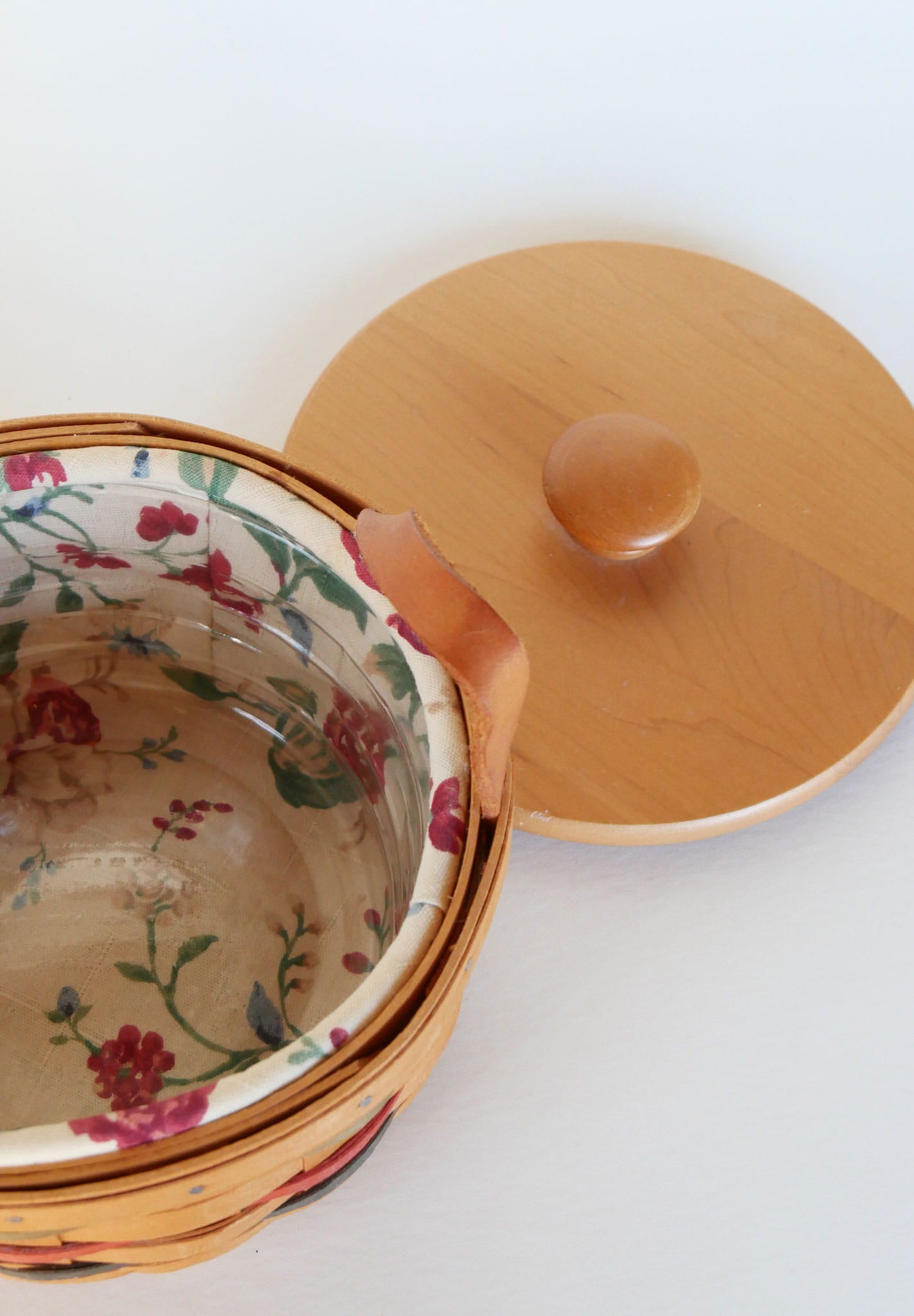 6.5in Longaberger Round Basket and Lid, Floral Liner, Vintage Longaberger Basket and Lid, Vintage Wicker Longaberger Basket, Vintage Longaberger Basket with Liner, Longaberger Basket with Fabric Liner, Vintage Home Decor